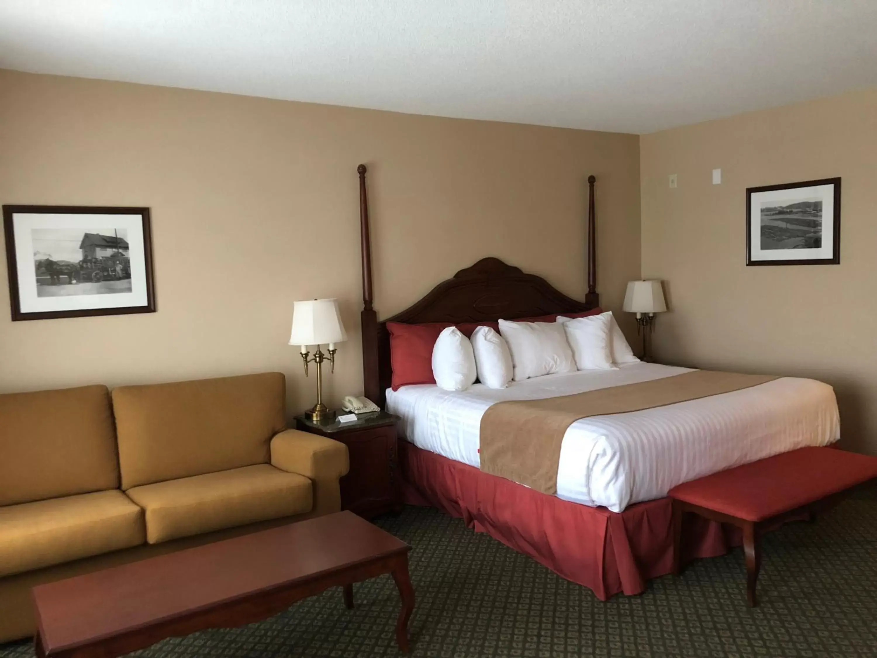 King Room - Mobility Access/Non-Smoking in Chateau Saint John Trademark Collection by Wyndham King Room - Mobility Access/Non-Smoking in Chateau Saint John Trademark Collection by Wyndham