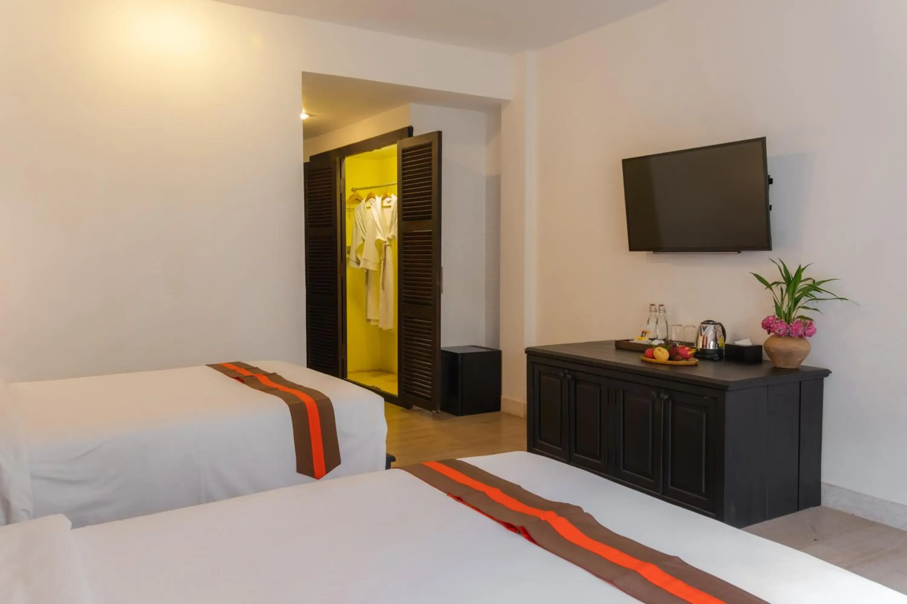 Premier Family 4 Adults in Pandora Suite D'Angkor Premier Family 4 Adults in Pandora Suite D'Angkor