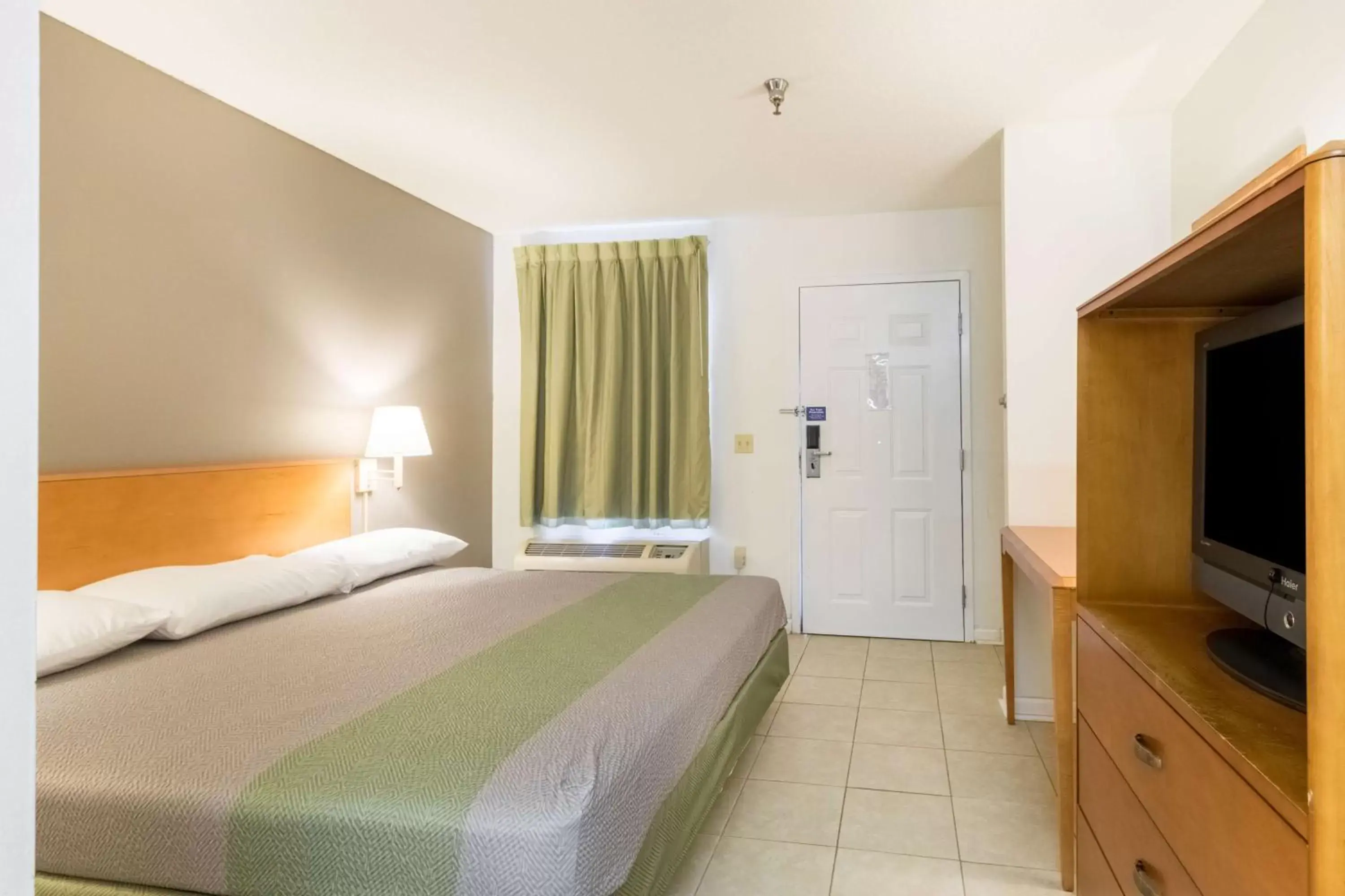 Queen Room - Disability Access - Roll in Shower in Studio 6-Statesboro, GA Queen Room - Disability Access - Roll in Shower in Studio 6-Statesboro, GA