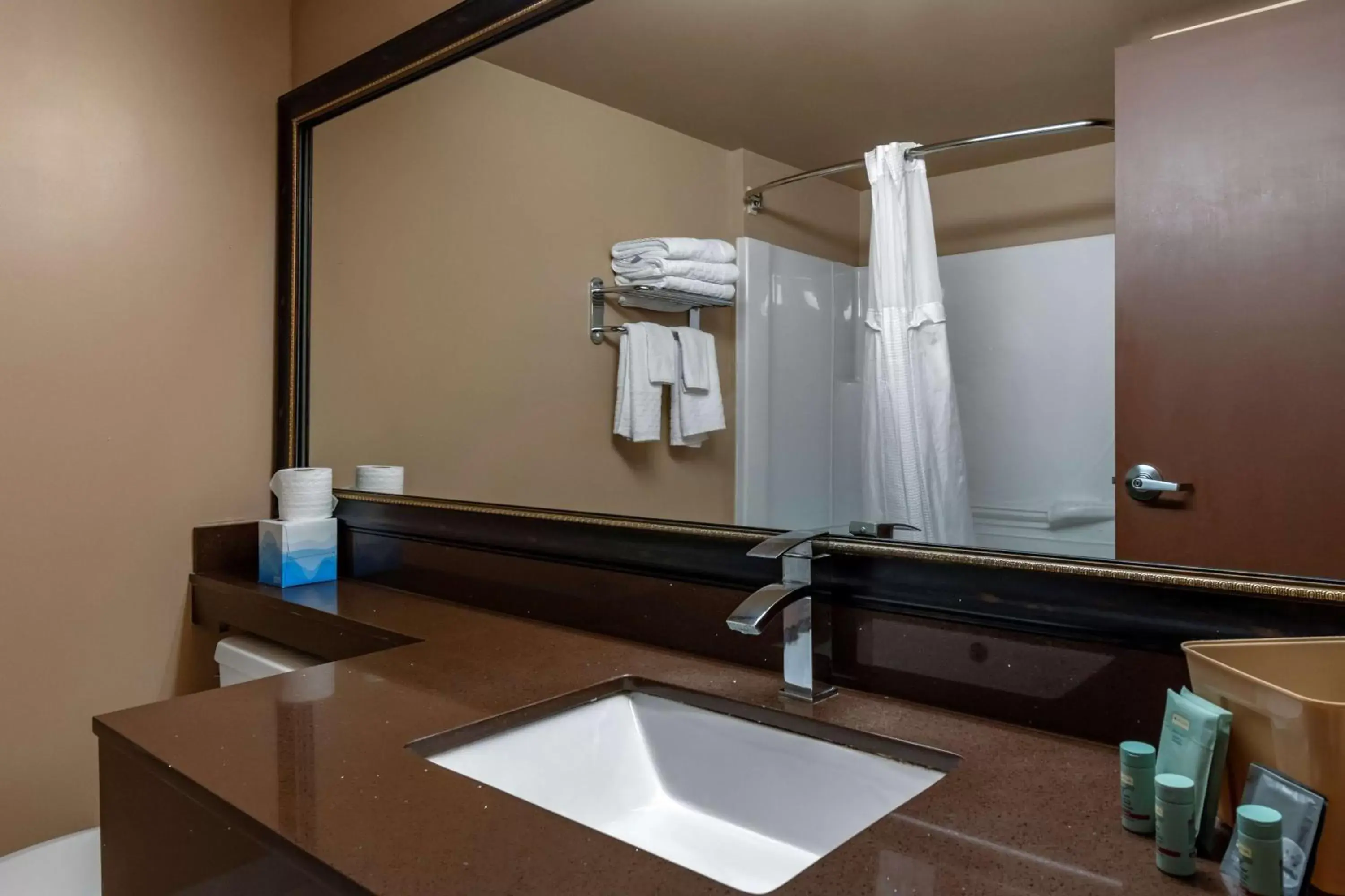 Queen Room with Two Queen Beds and Bath Tub - Mobility Accessible/Non-Smoking in Best Western Marquis Inn & Suites Queen Room with Two Queen Beds and Bath Tub - Mobility Accessible/Non-Smoking in Best Western Marquis Inn & Suites