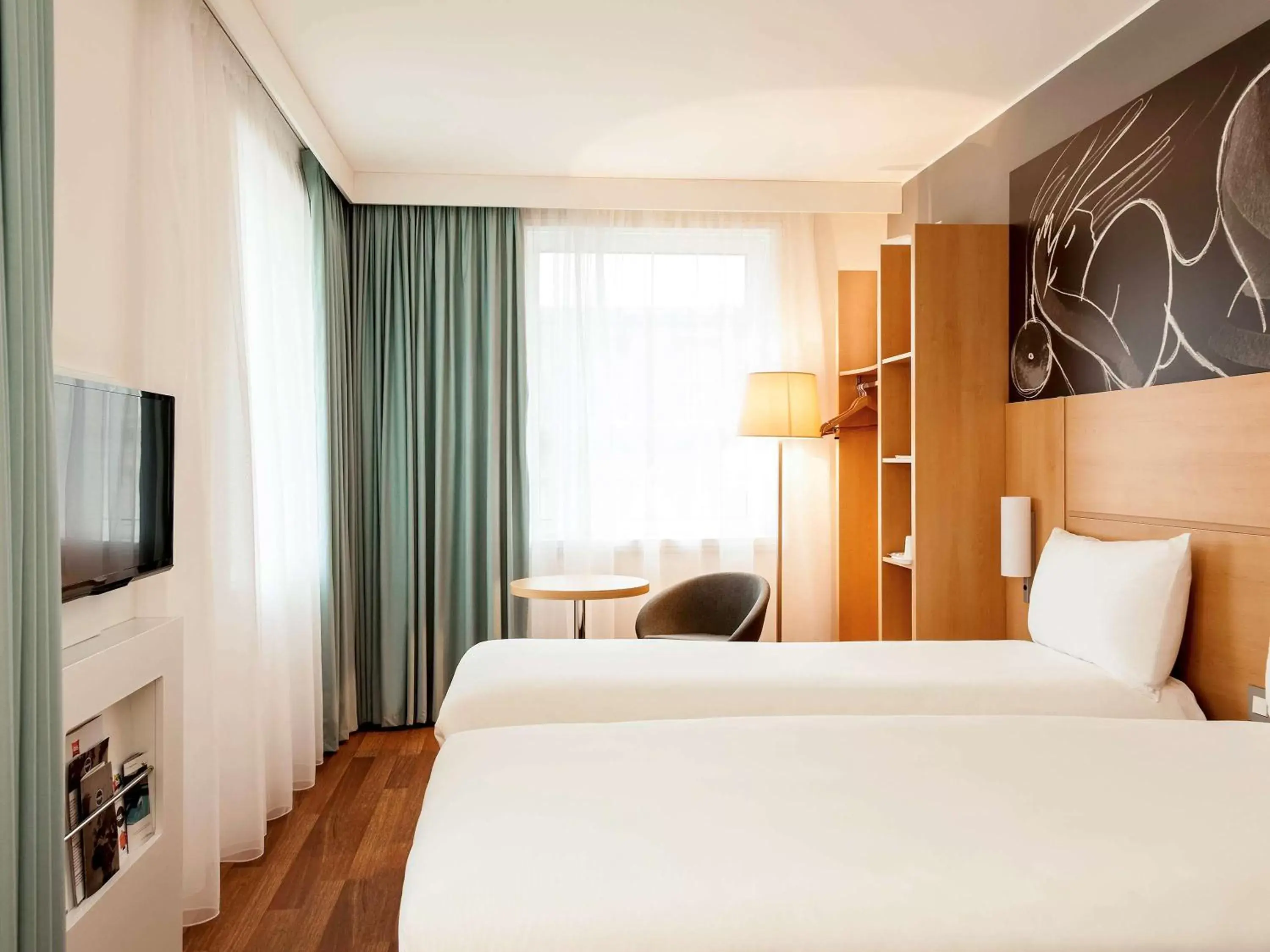 Standard Room with 2 Single Beds in ibis Edinburgh Centre South Bridge – Royal Mile Standard Room with 2 Single Beds in ibis Edinburgh Centre South Bridge – Royal Mile