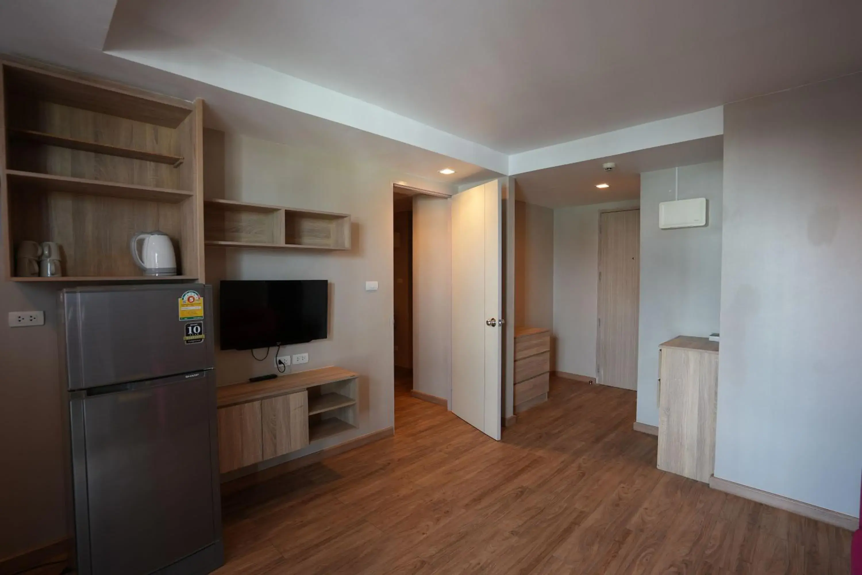 Two-Bedroom Suite in Baan Tanwa - MRT Ratchadapisek Exit 1 or 2 Two-Bedroom Suite in Baan Tanwa - MRT Ratchadapisek Exit 1 or 2