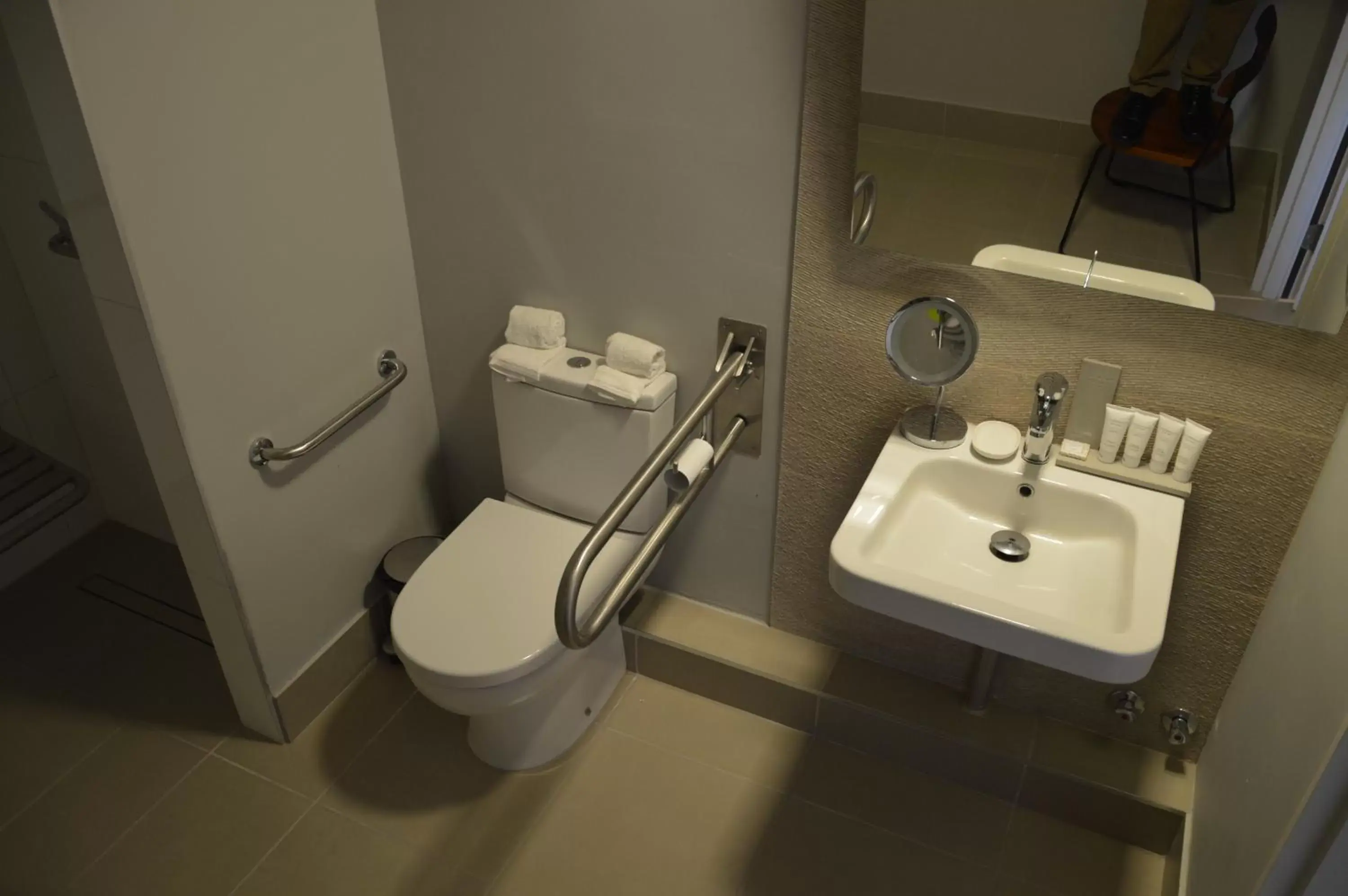 King Studio Suite - Disability Access/Non-Smoking in Radisson Hotel Curico King Studio Suite - Disability Access/Non-Smoking in Radisson Hotel Curico