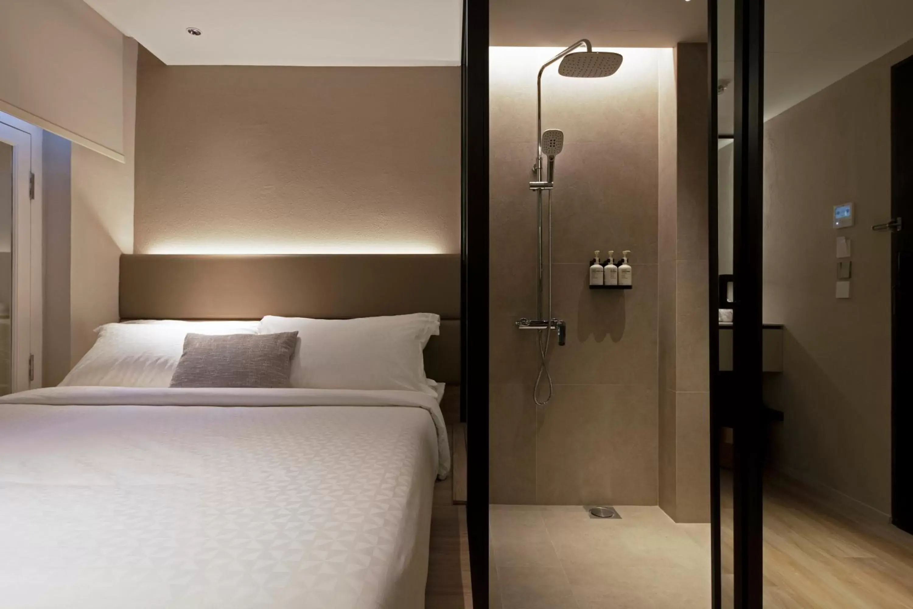 Executive Queen Room in Hotel 1900 Chinatown Executive Queen Room in Hotel 1900 Chinatown