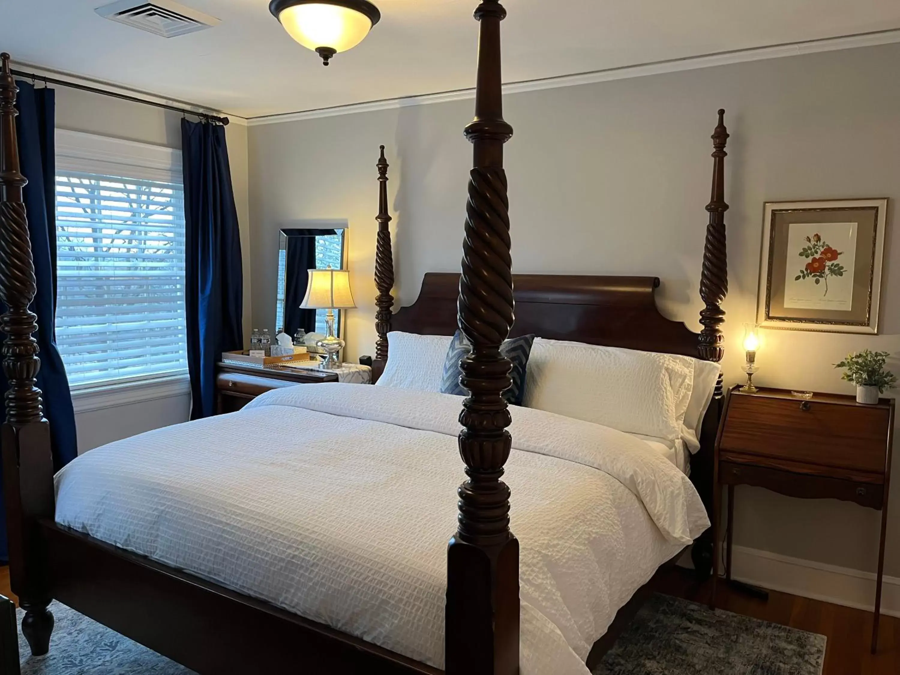 Standard King Room in The Holly and Ivy Inn Standard King Room in The Holly and Ivy Inn