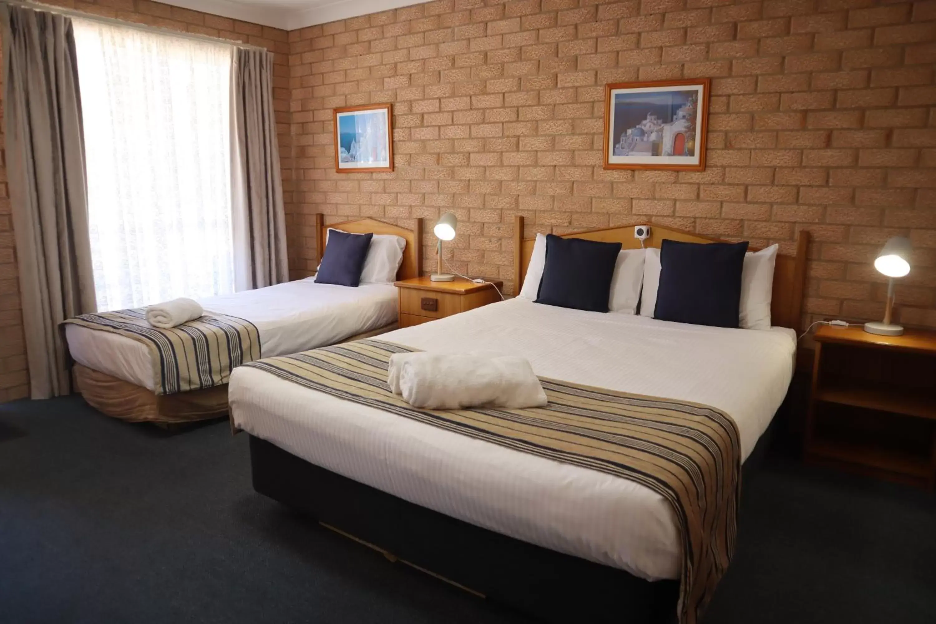 Deluxe Twin Room in Golden Chain Aalana Motor Inn Deluxe Twin Room in Golden Chain Aalana Motor Inn