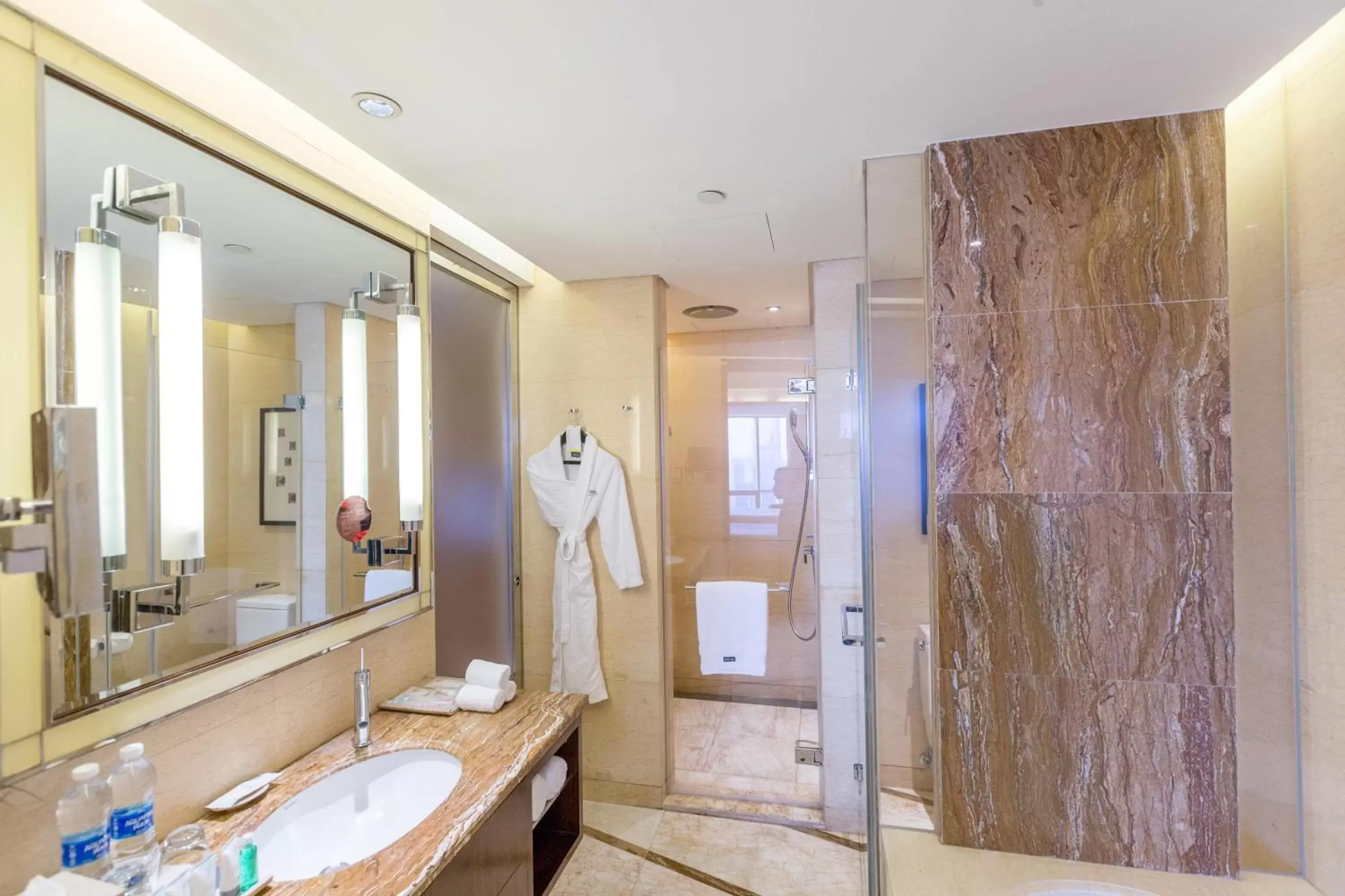 Executive King Bed, Guest room, 1 King, Lake view in The Westin Nanjing Xuanwu Lake Executive King Bed, Guest room, 1 King, Lake view in The Westin Nanjing Xuanwu Lake