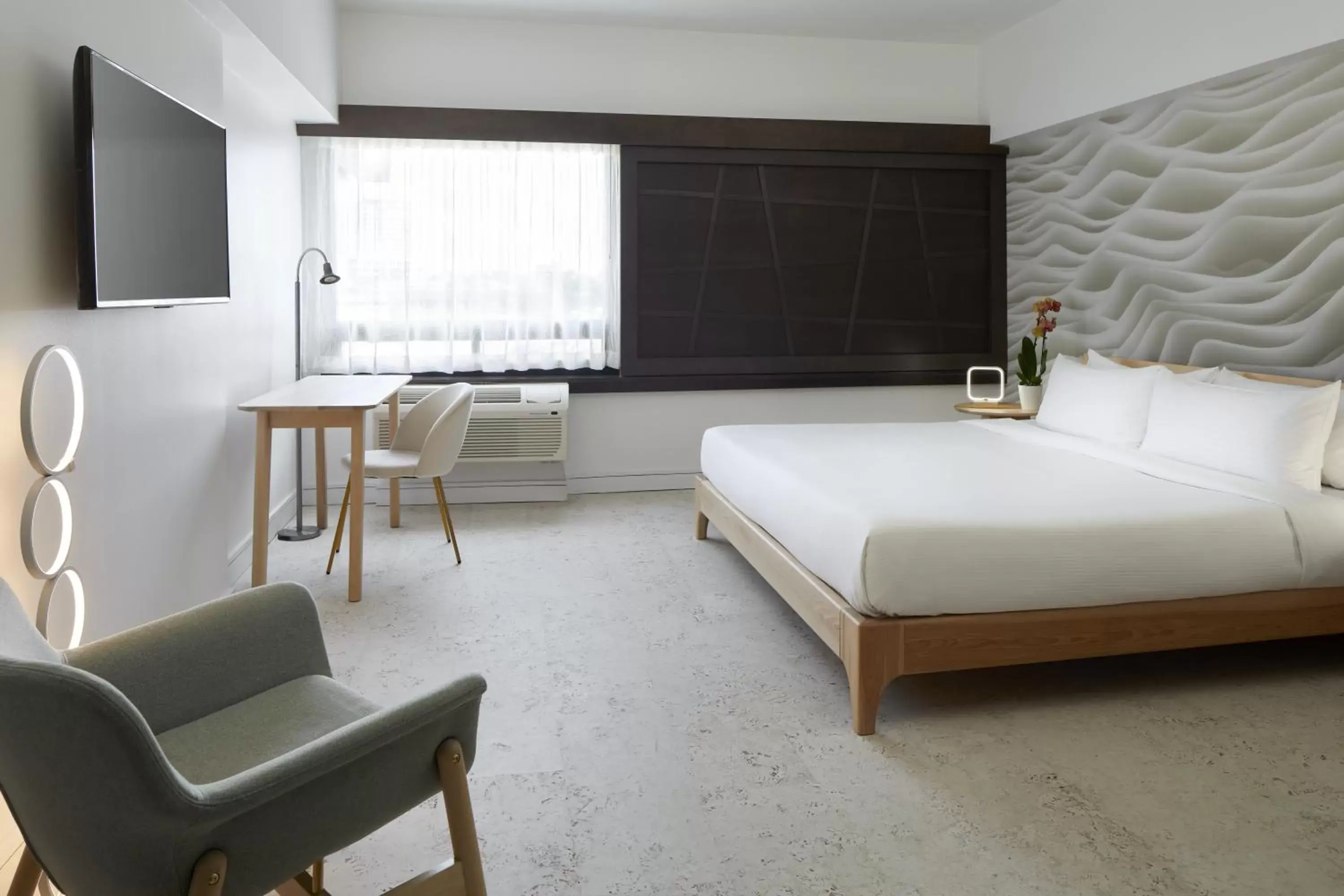 Signature King Room in Hotel Ruby Foo's Signature King Room in Hotel Ruby Foo's