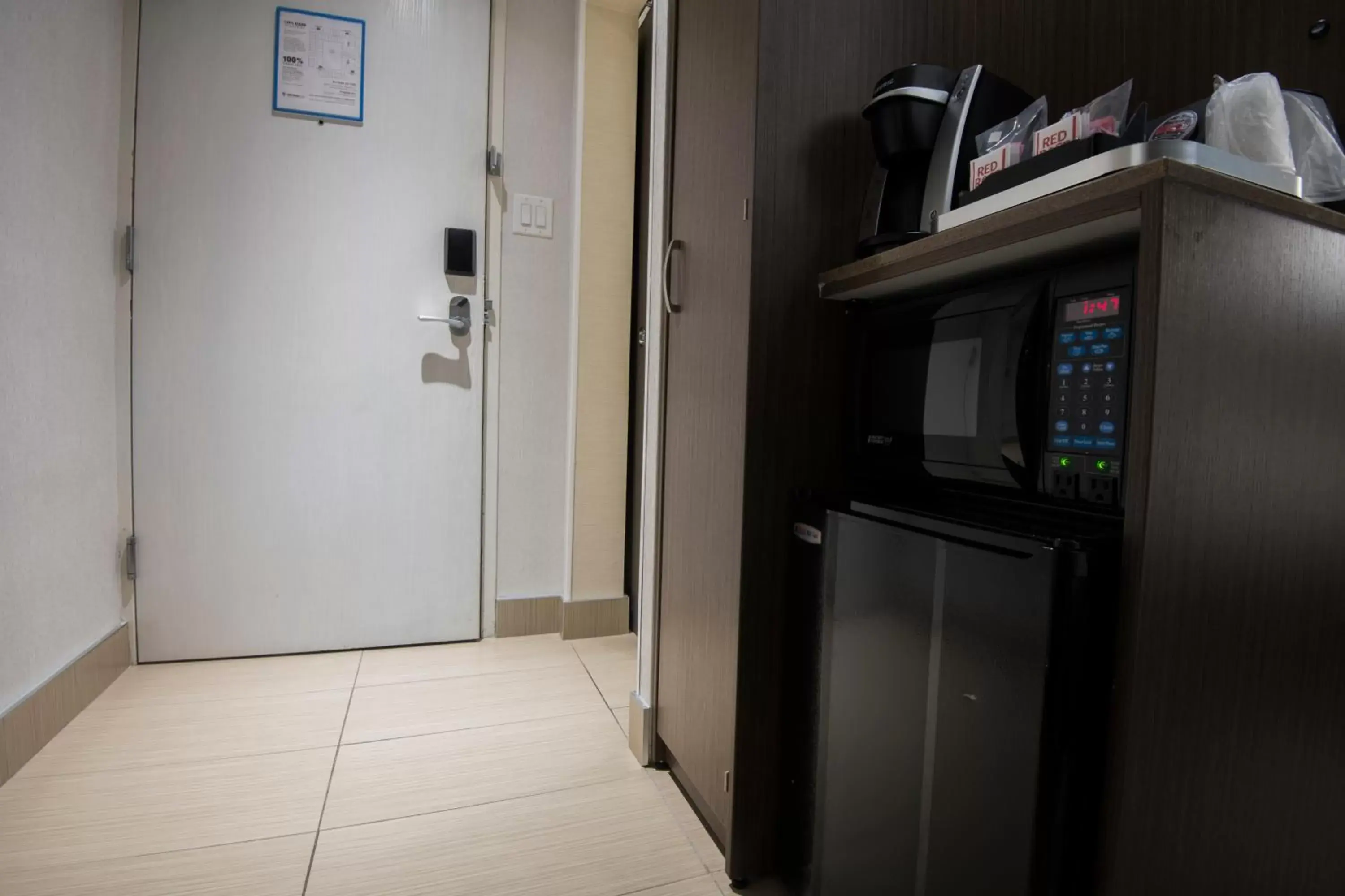 Corporate Floor - Business King Room in Victoria Inn Hotel and Convention Center Winnipeg Corporate Floor - Business King Room in Victoria Inn Hotel and Convention Center Winnipeg