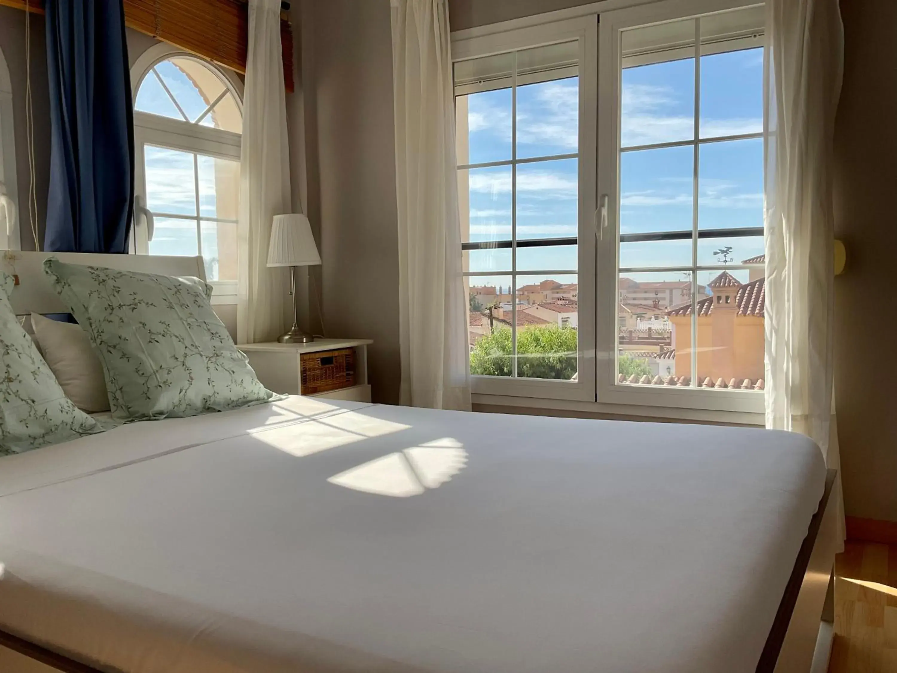 Double Room with Partial Sea View in At Home in Malaga Stay & Solo Travellers Double Room with Partial Sea View in At Home in Malaga Stay & Solo Travellers