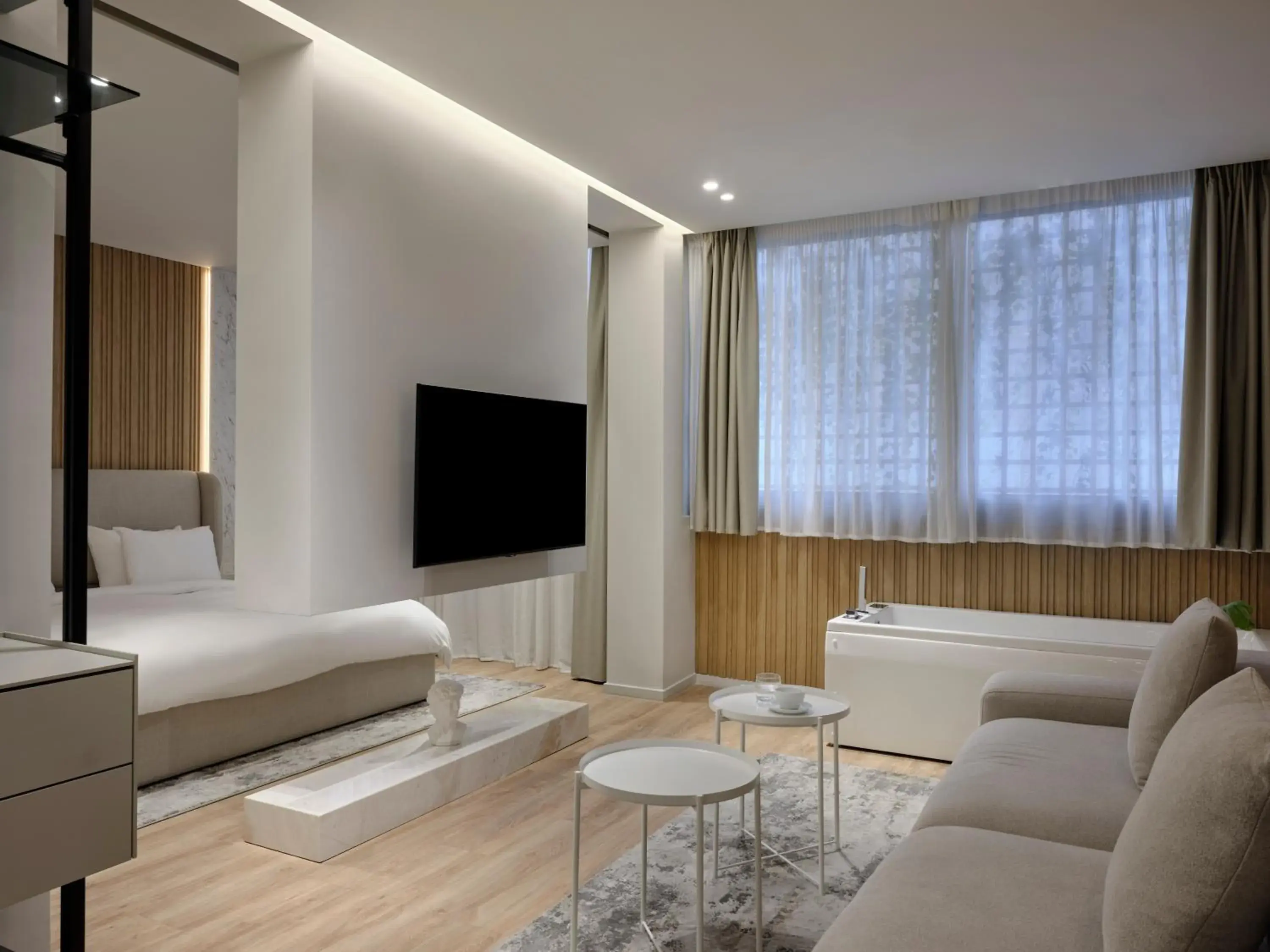 Suite with Hot Tub in Nur Aparthotel Athens Suite with Hot Tub in Nur Aparthotel Athens