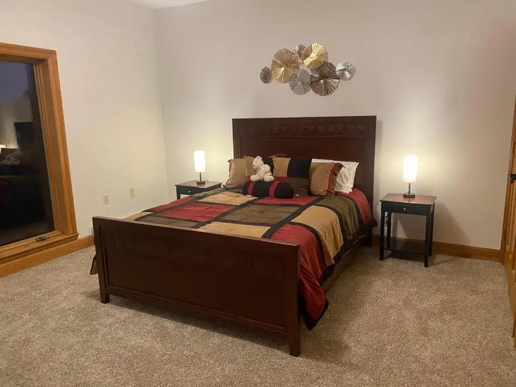 Deluxe Queen Room in Chestnuthill Countryside Manor Deluxe Queen Room in Chestnuthill Countryside Manor