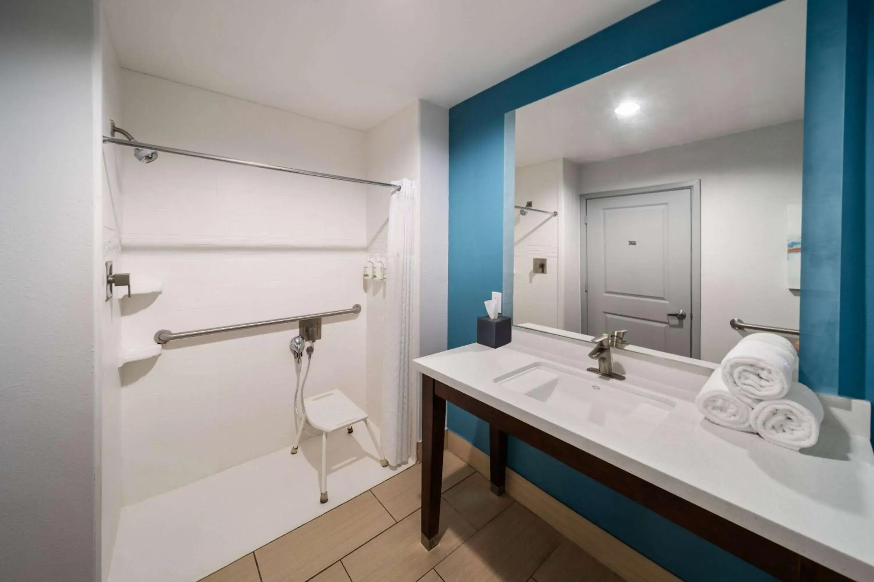 Queen Room with Two Queen Beds and Roll-In Shower - Mobility Accessible/Non-Smoking in La Quinta by Wyndham Rockport - Fulton Queen Room with Two Queen Beds and Roll-In Shower - Mobility Accessible/Non-Smoking in La Quinta by Wyndham Rockport - Fulton