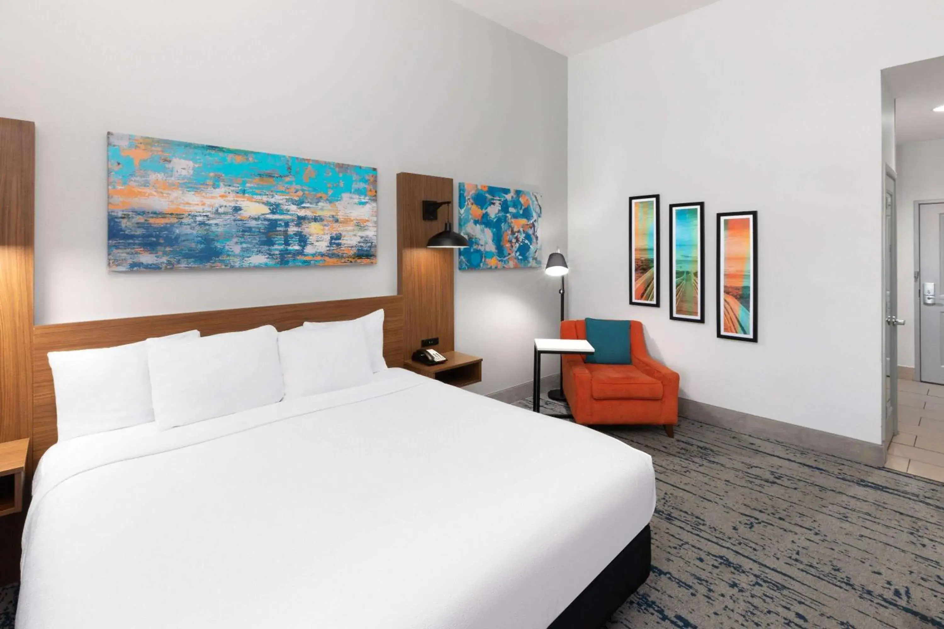 King Room with Roll-In Shower - Mobility Access/Non-Smoking in La Quinta by Wyndham Rockport - Fulton King Room with Roll-In Shower - Mobility Access/Non-Smoking in La Quinta by Wyndham Rockport - Fulton