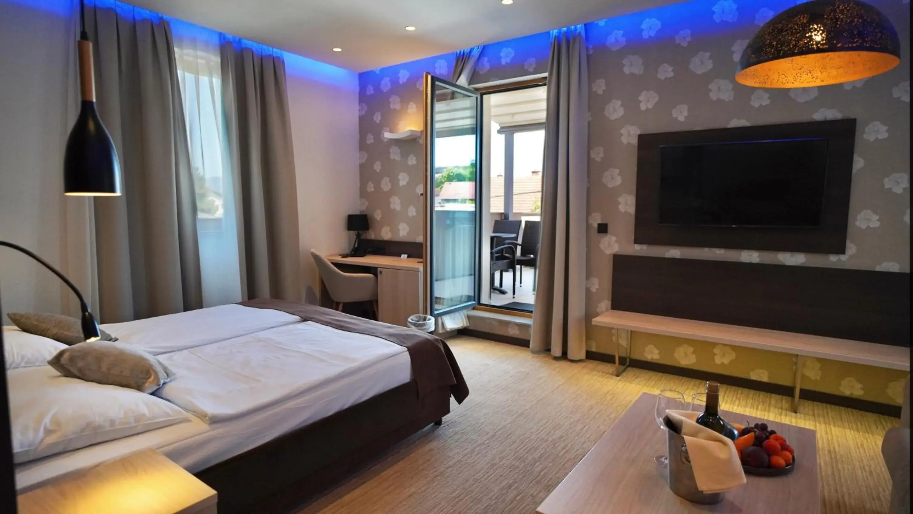 Deluxe Double Room with Extra Bed - single occupancy in Hotel Gallus Deluxe Double Room with Extra Bed - single occupancy in Hotel Gallus