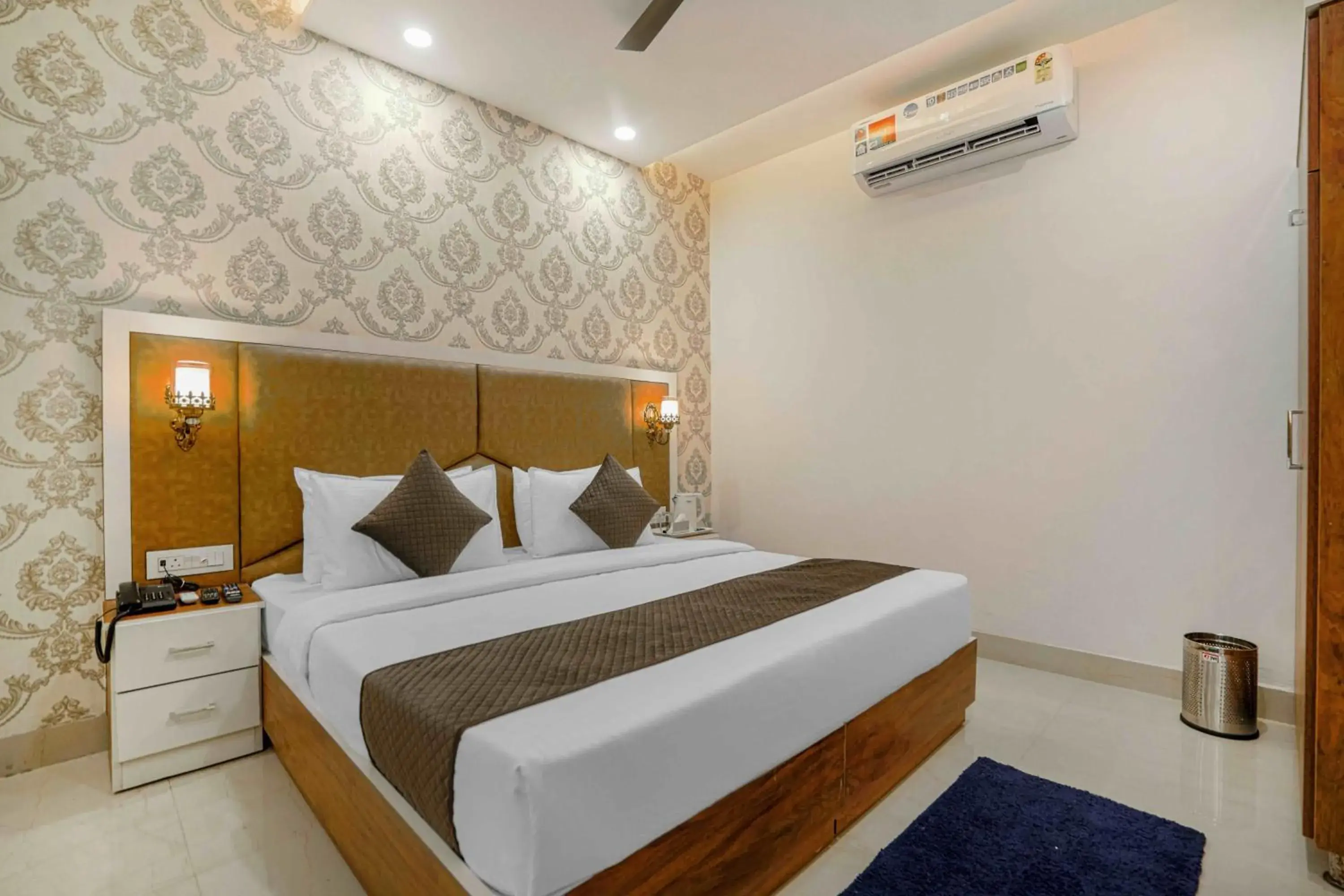 Standard Double Room - single occupancy in Hotel Paras Chandigarh Zirakpur Standard Double Room - single occupancy in Hotel Paras Chandigarh Zirakpur