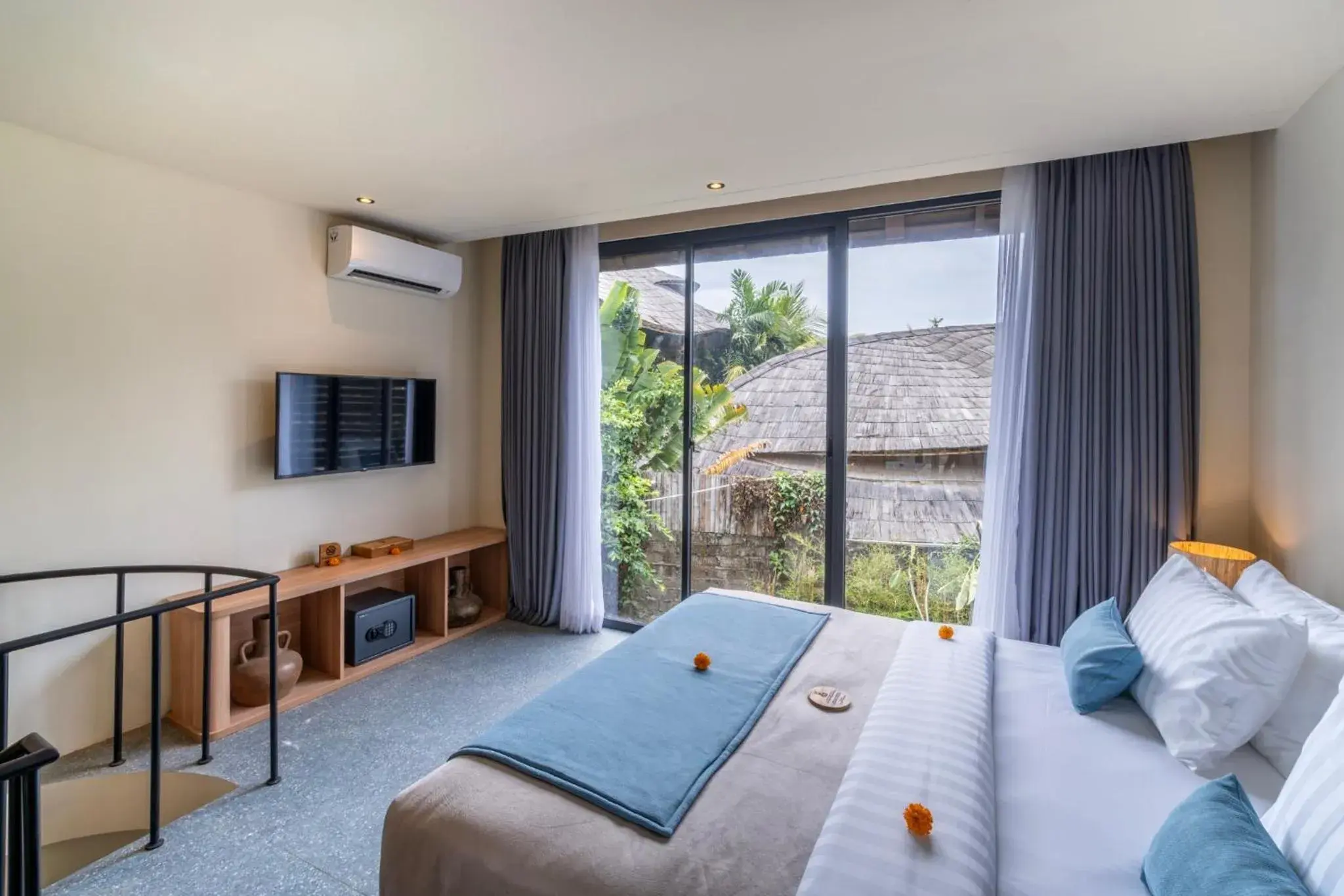 Suite with Garden View in Canggu Cabana Resort & Spa by Ini Vie Hospitality Suite with Garden View in Canggu Cabana Resort & Spa by Ini Vie Hospitality