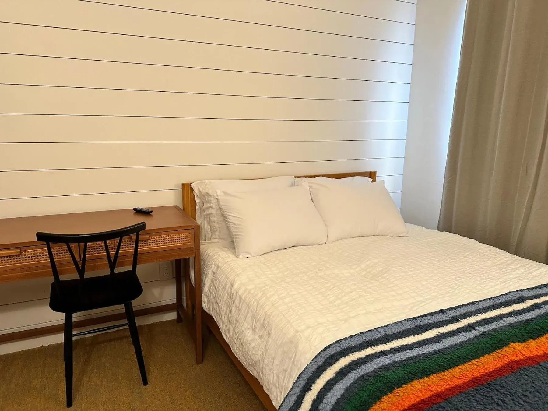 Queen Room with Shared Bathroom in Sierra Motor Lodge - A Sierra Blue Hotel Queen Room with Shared Bathroom in Sierra Motor Lodge - A Sierra Blue Hotel