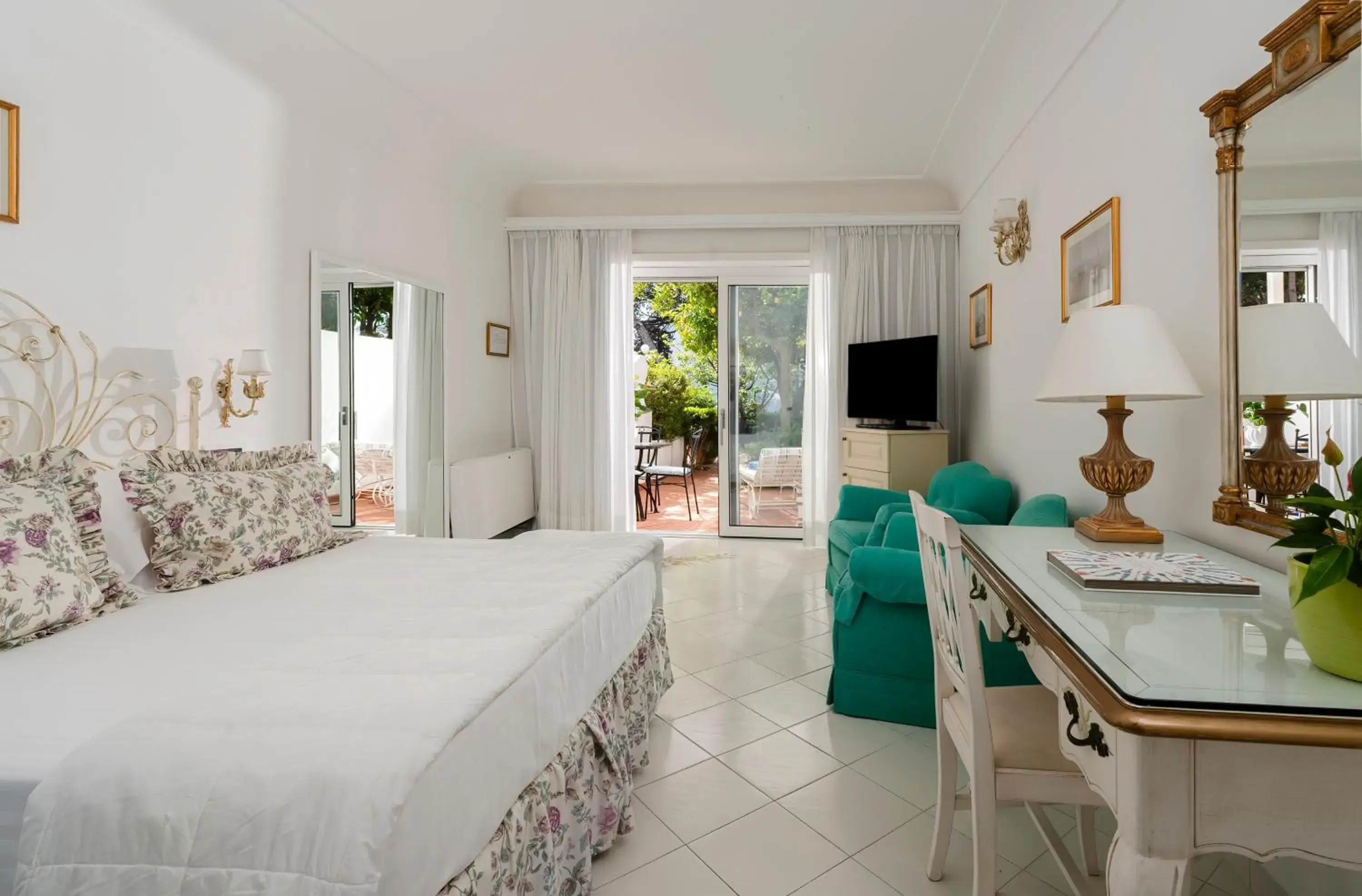 Classic Double or Twin Room in Hotel Villa Brunella Classic Double or Twin Room in Hotel Villa Brunella