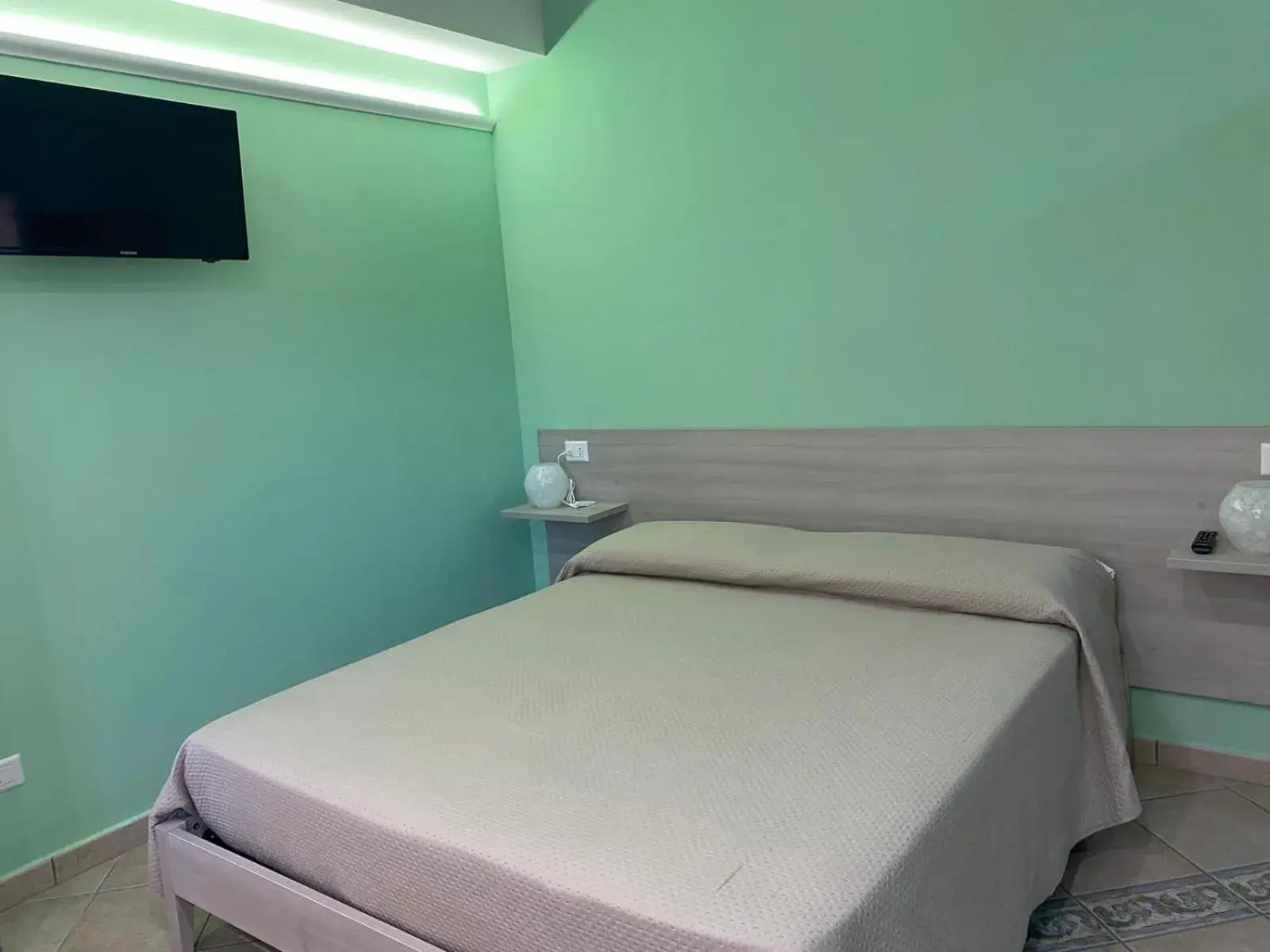 Comfort Triple Room with Shower in Villa Vittoria Comfort Triple Room with Shower in Villa Vittoria