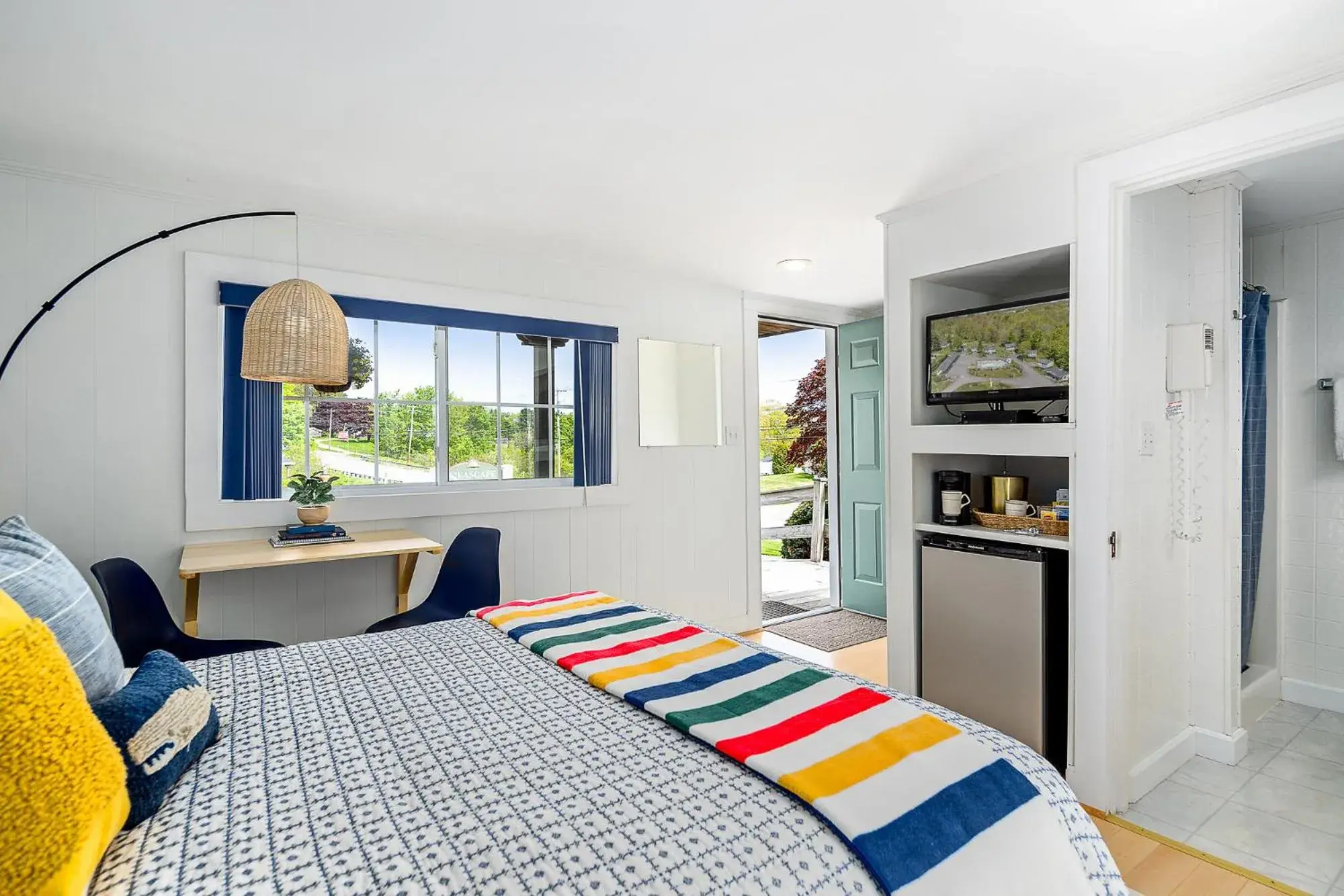 Queen Room with shower in Seascape Motel & Cottages Queen Room with shower in Seascape Motel & Cottages