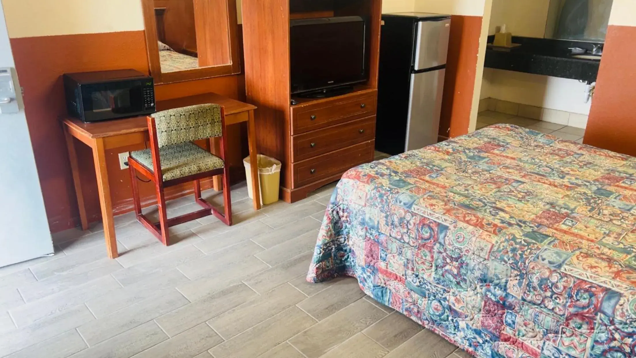 Queen Room in Executive Inn Robstown Queen Room in Executive Inn Robstown