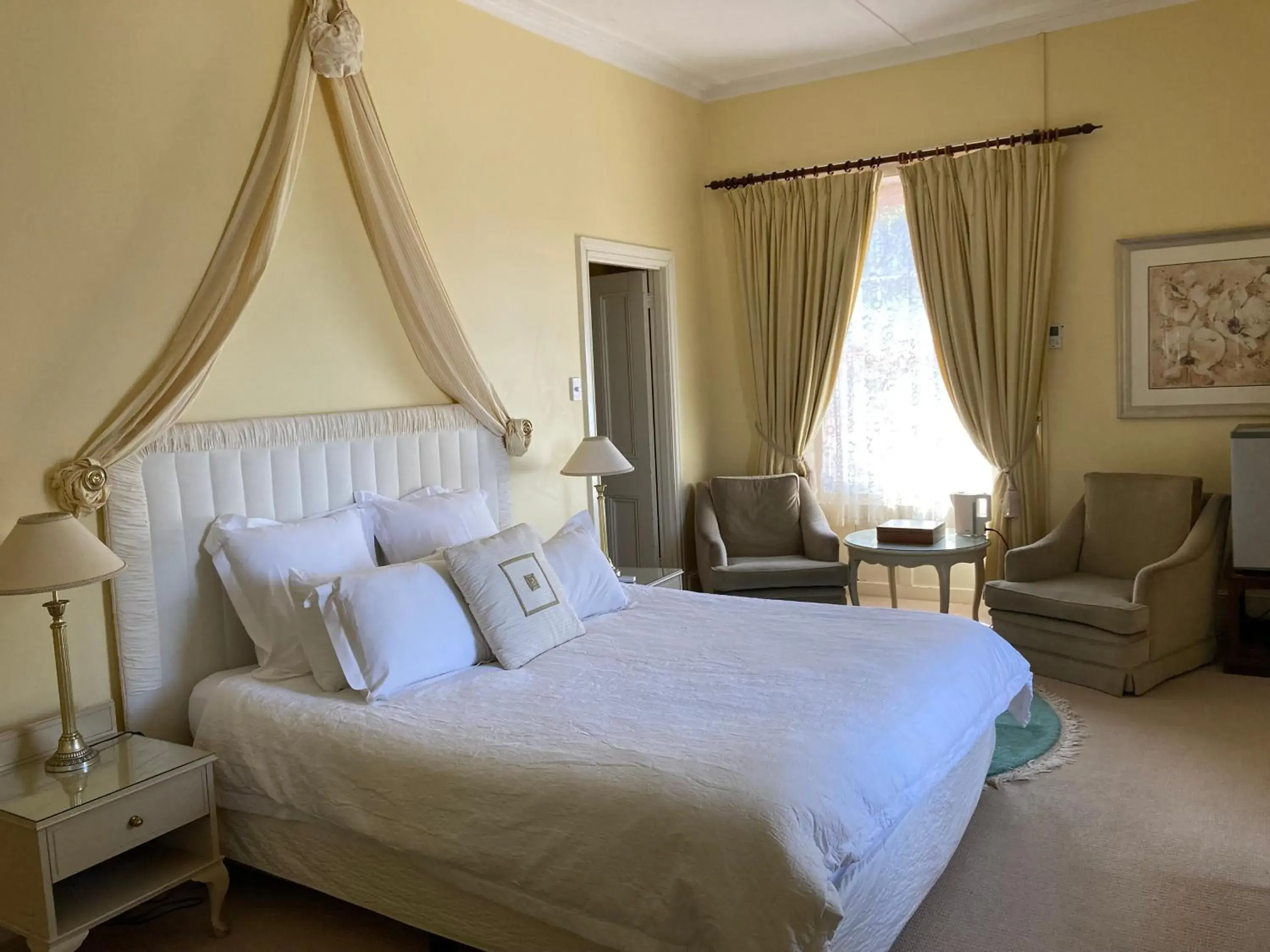 King Room with Garden View - single occupancy in Faversham House King Room with Garden View - single occupancy in Faversham House