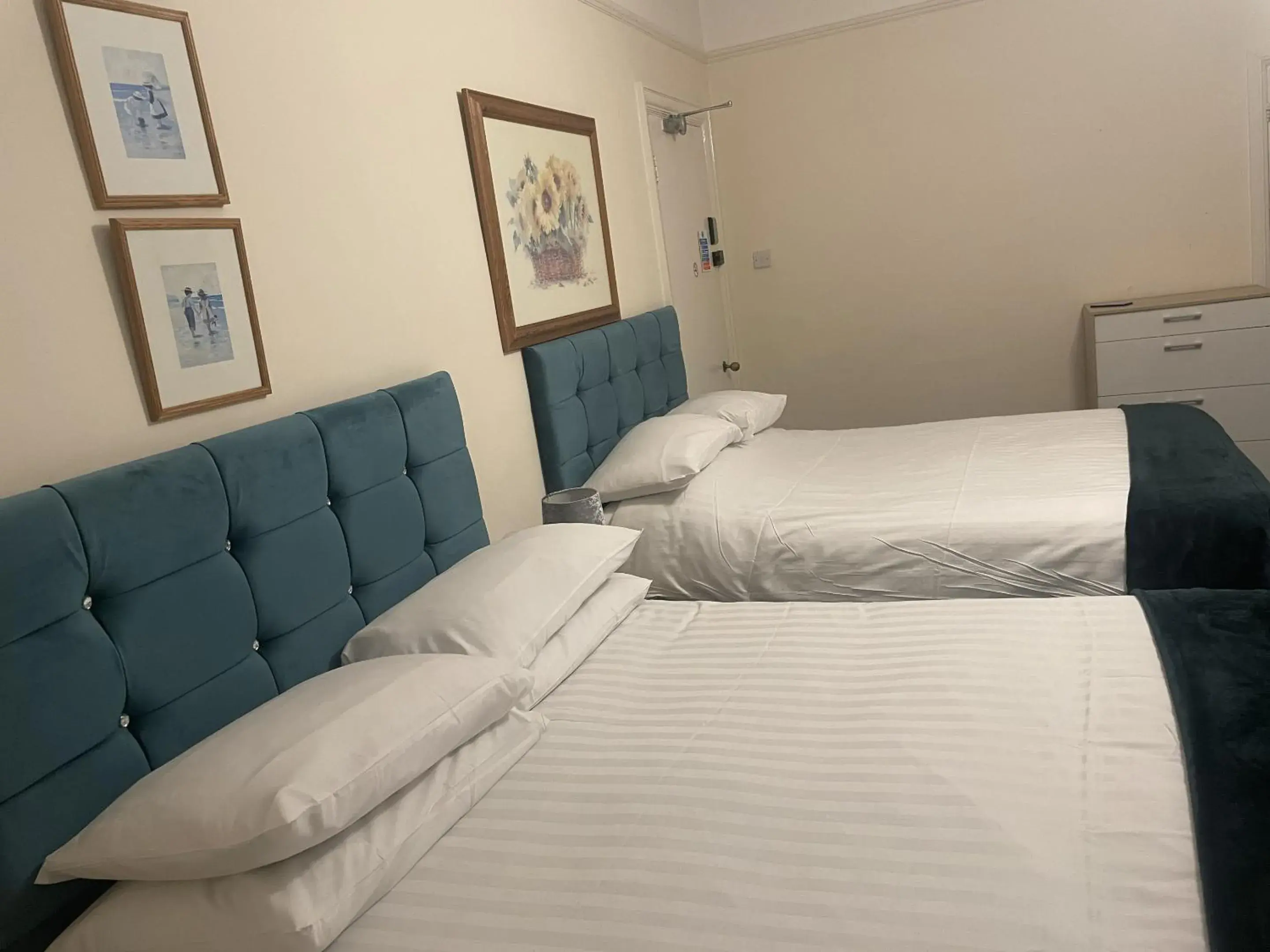 Standard Quadruple Room in Emerald Residence Standard Quadruple Room in Emerald Residence