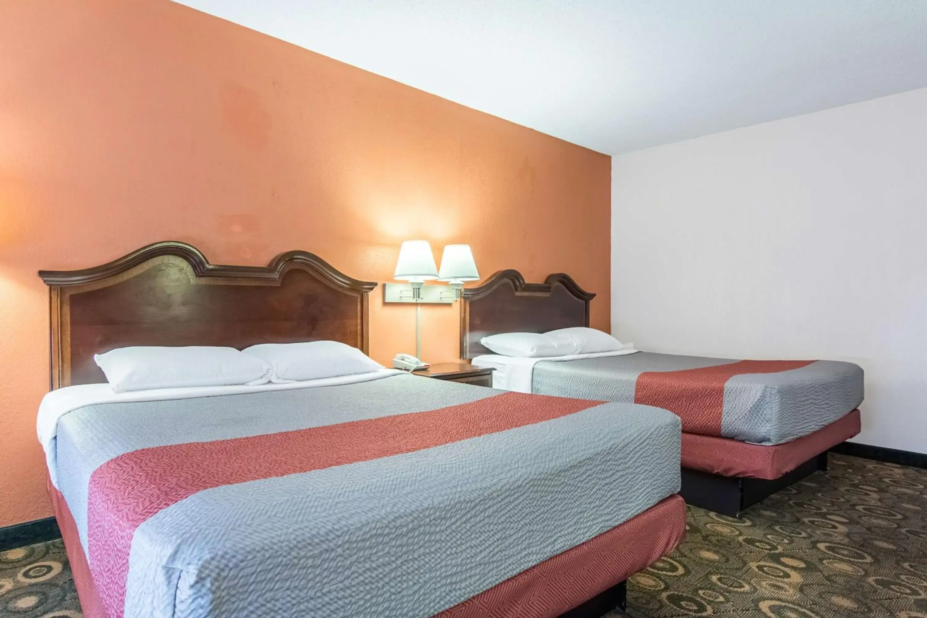 Quadruple Room - Disability Access - Non-Smoking in Motel 6-Hope, AR Quadruple Room - Disability Access - Non-Smoking in Motel 6-Hope, AR