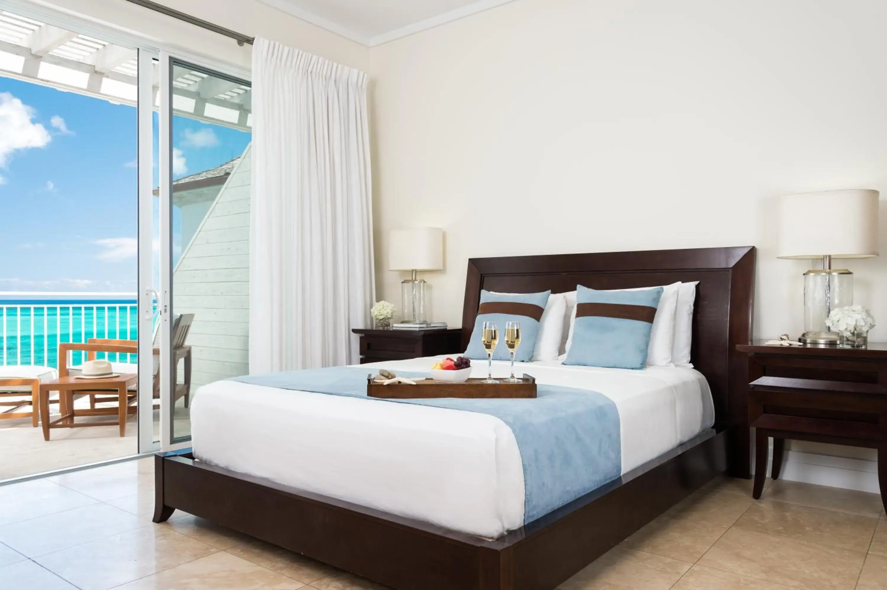 Luxury Three-Bedroom Suite - Oceanfront in West Bay Club Luxury Three-Bedroom Suite - Oceanfront in West Bay Club