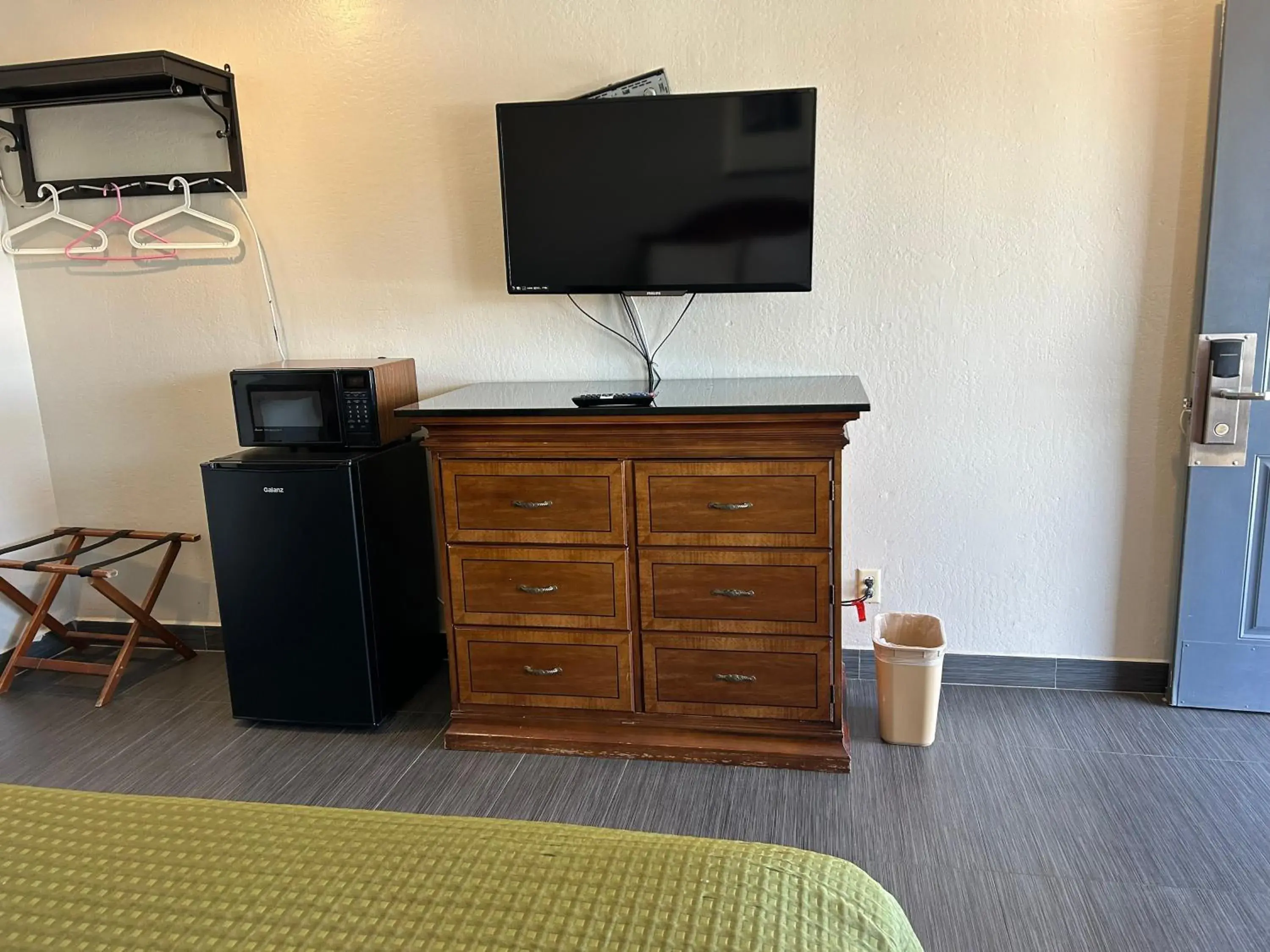 Queen Room - single occupancy in Dixon Motel Queen Room - single occupancy in Dixon Motel