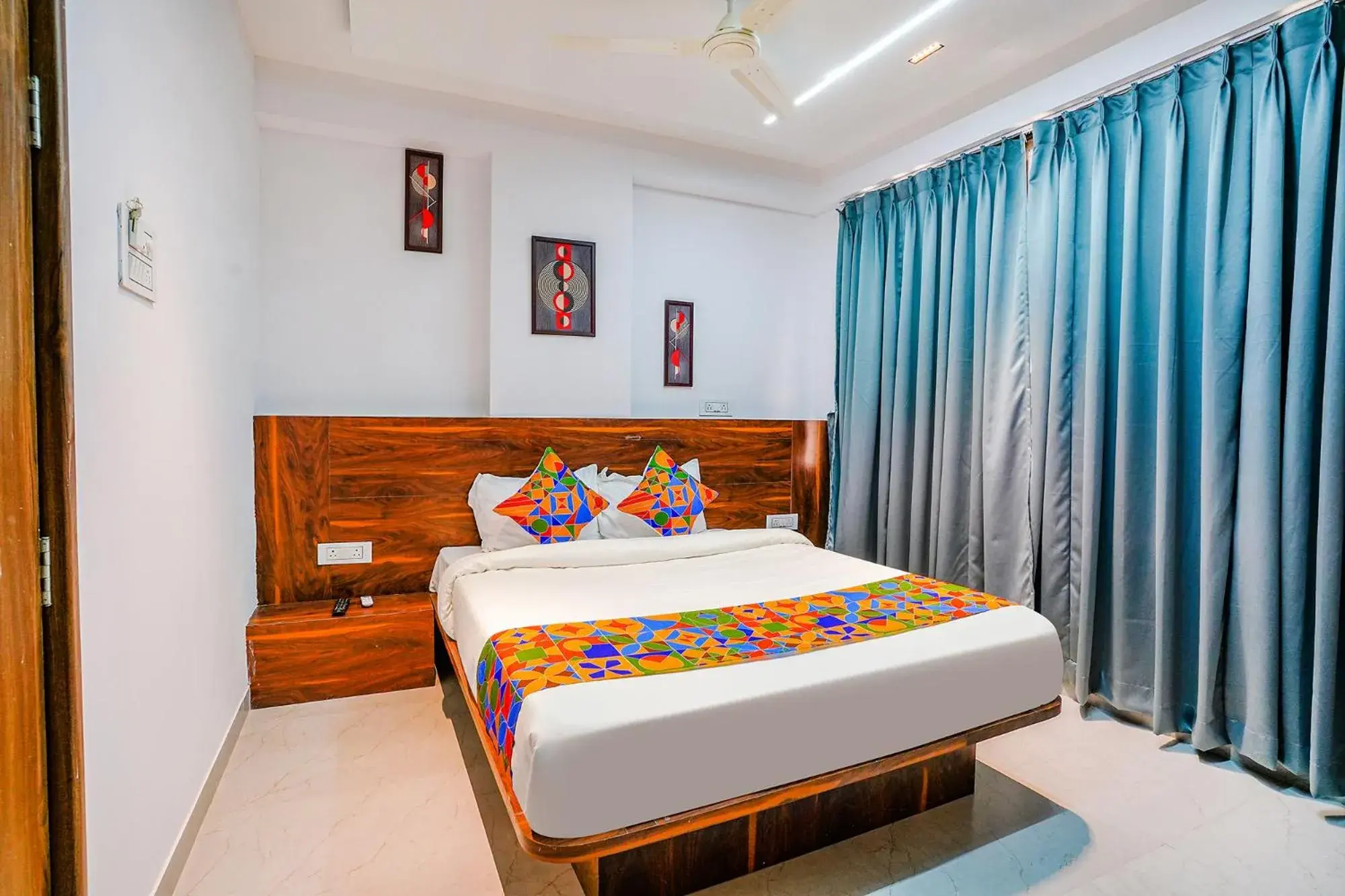 Deluxe Room - single occupancy in FabHotel Crystal Inn - Nr Suvarndeep Chowk Deluxe Room - single occupancy in FabHotel Crystal Inn - Nr Suvarndeep Chowk