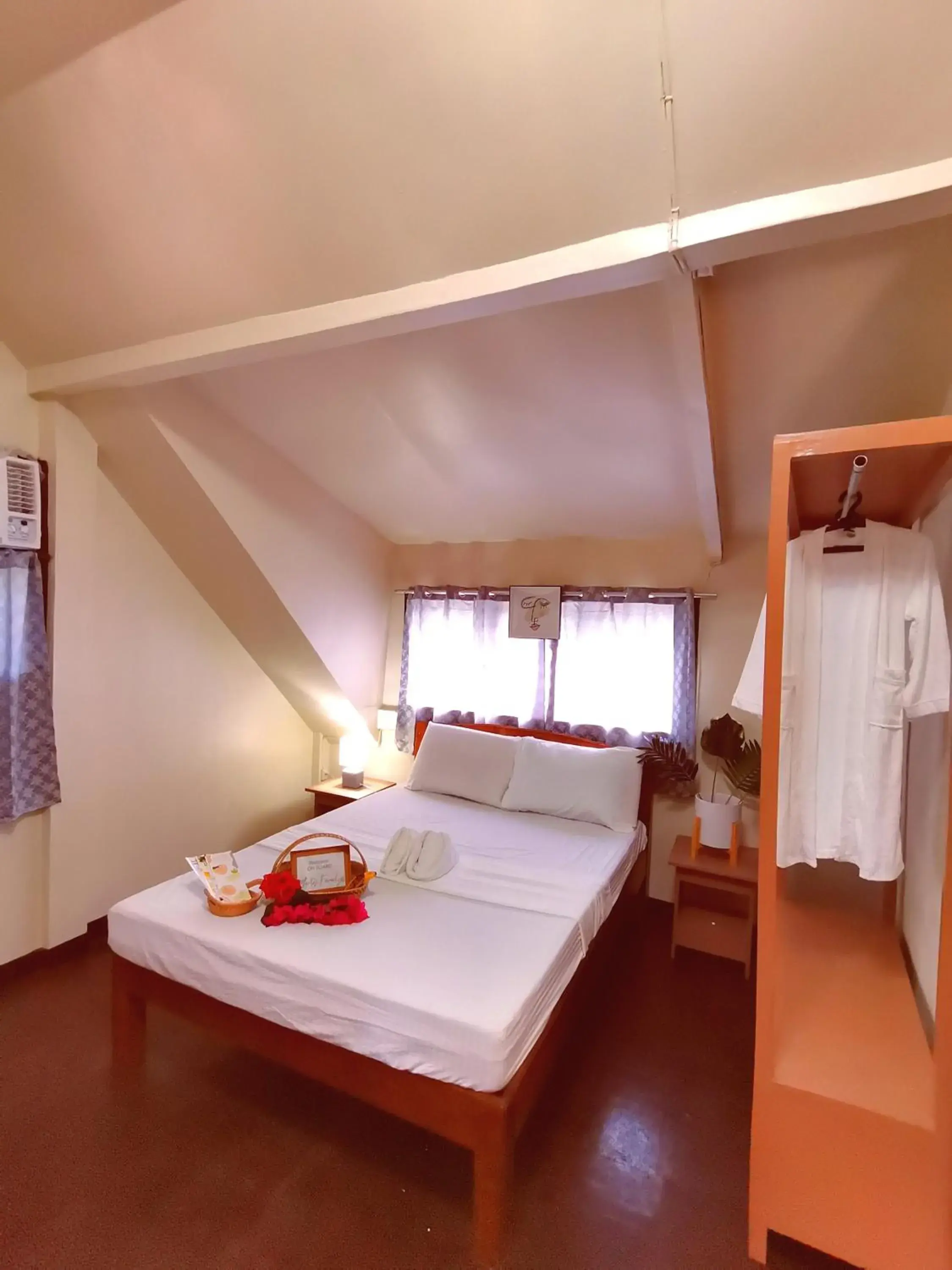 Large Double Room in On Board Panglao Beach Hostel & Resort Large Double Room in On Board Panglao Beach Hostel & Resort