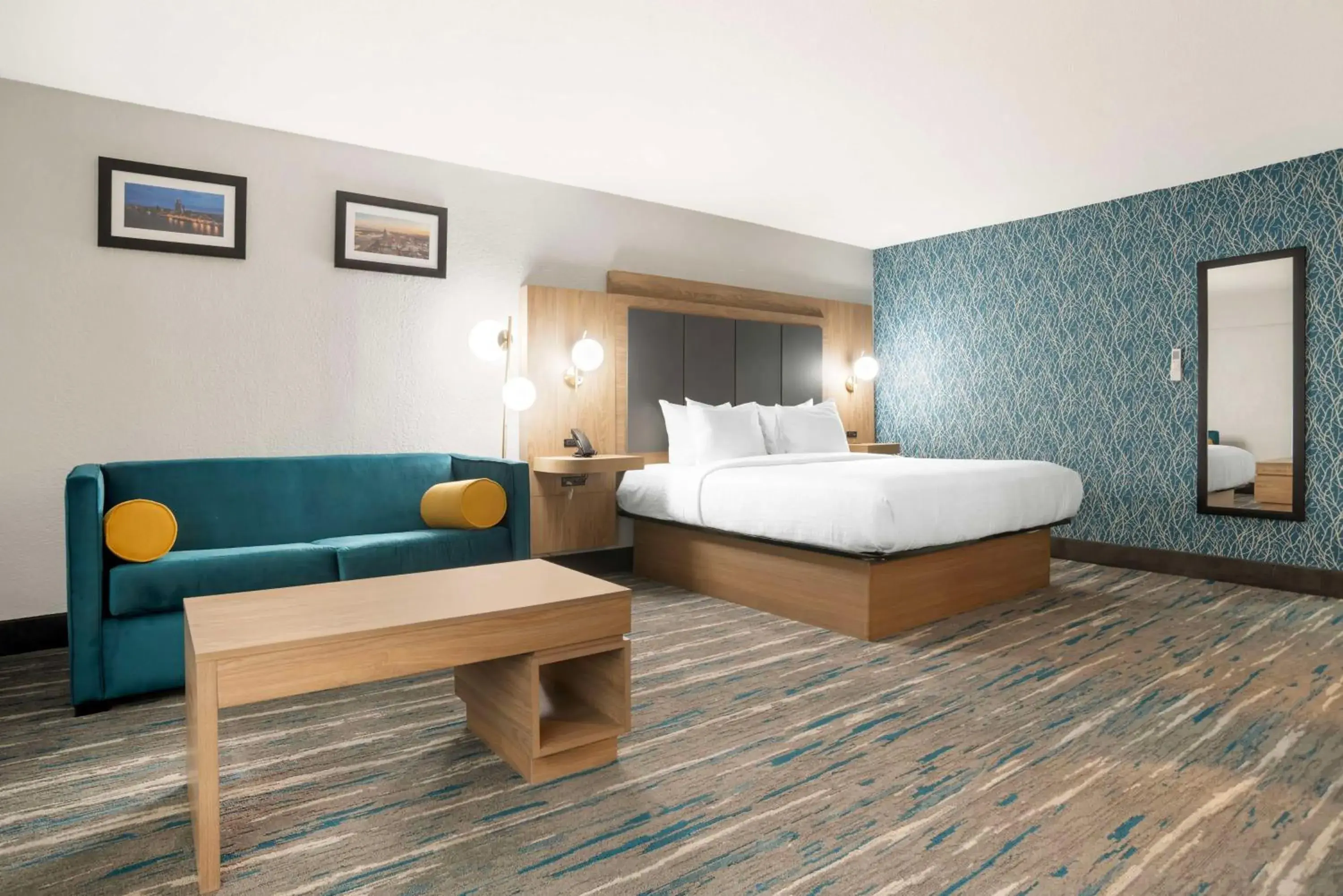 King Suite with Sofa Bed - Non Smoking in Best Western Plus Mobile Inn and Suites King Suite with Sofa Bed - Non Smoking in Best Western Plus Mobile Inn and Suites