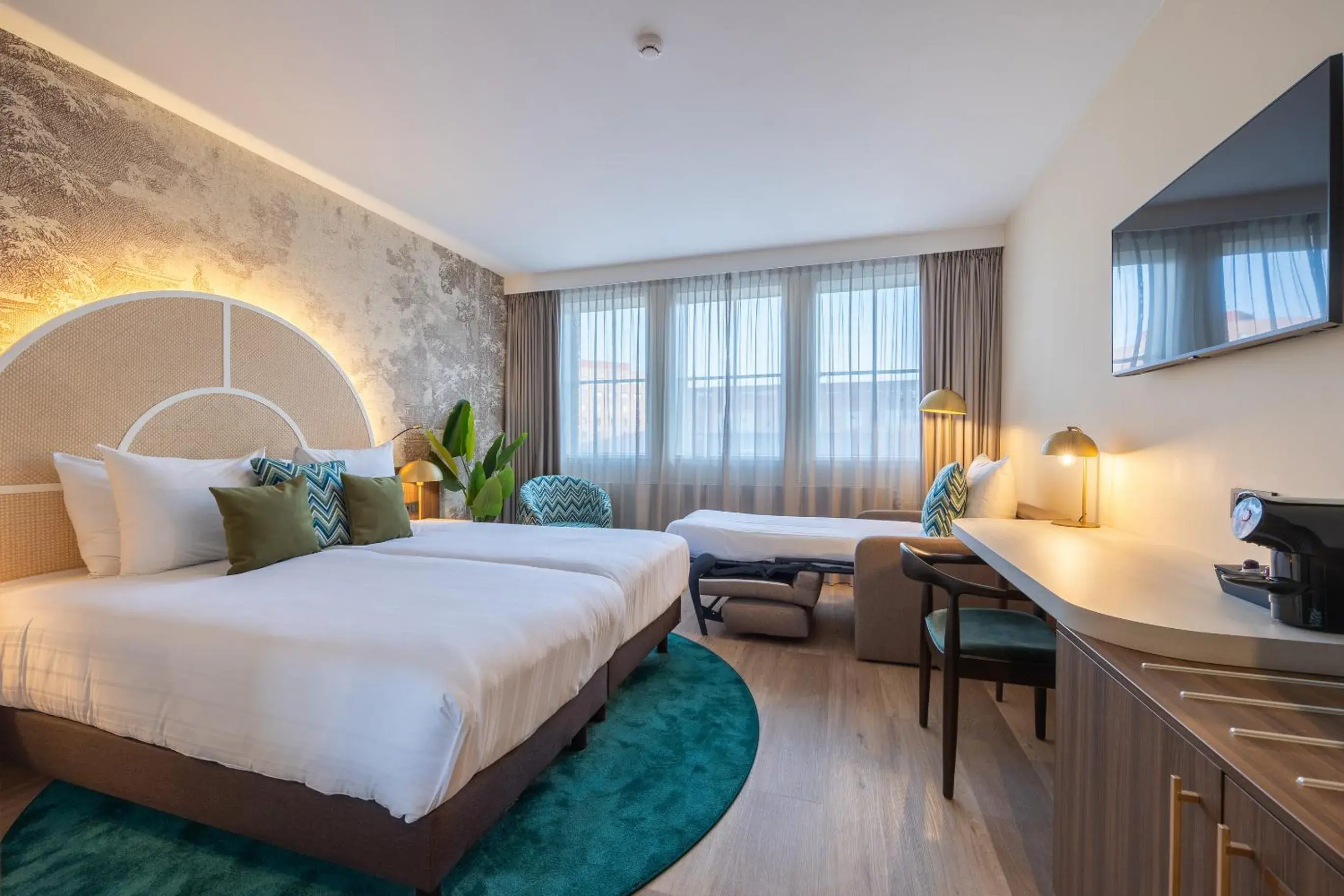 Deluxe Triple Room in Leonardo Hotel Breda City Center Deluxe Triple Room in Leonardo Hotel Breda City Center