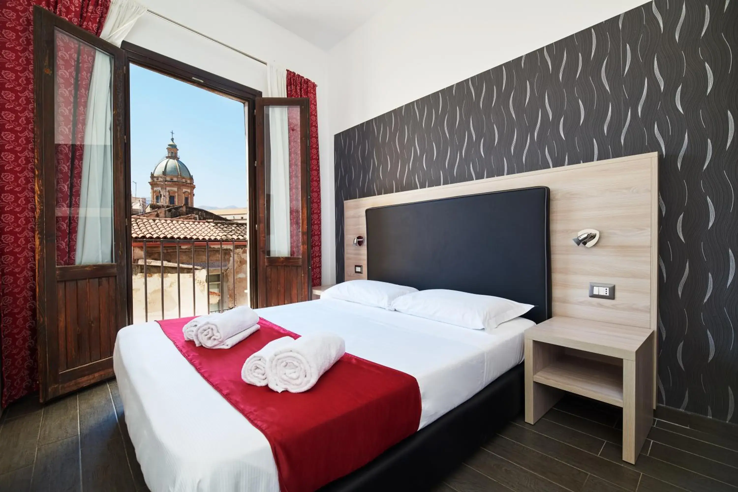 Queen Room in La Terrazza sul Centro Queen Room in La Terrazza sul Centro