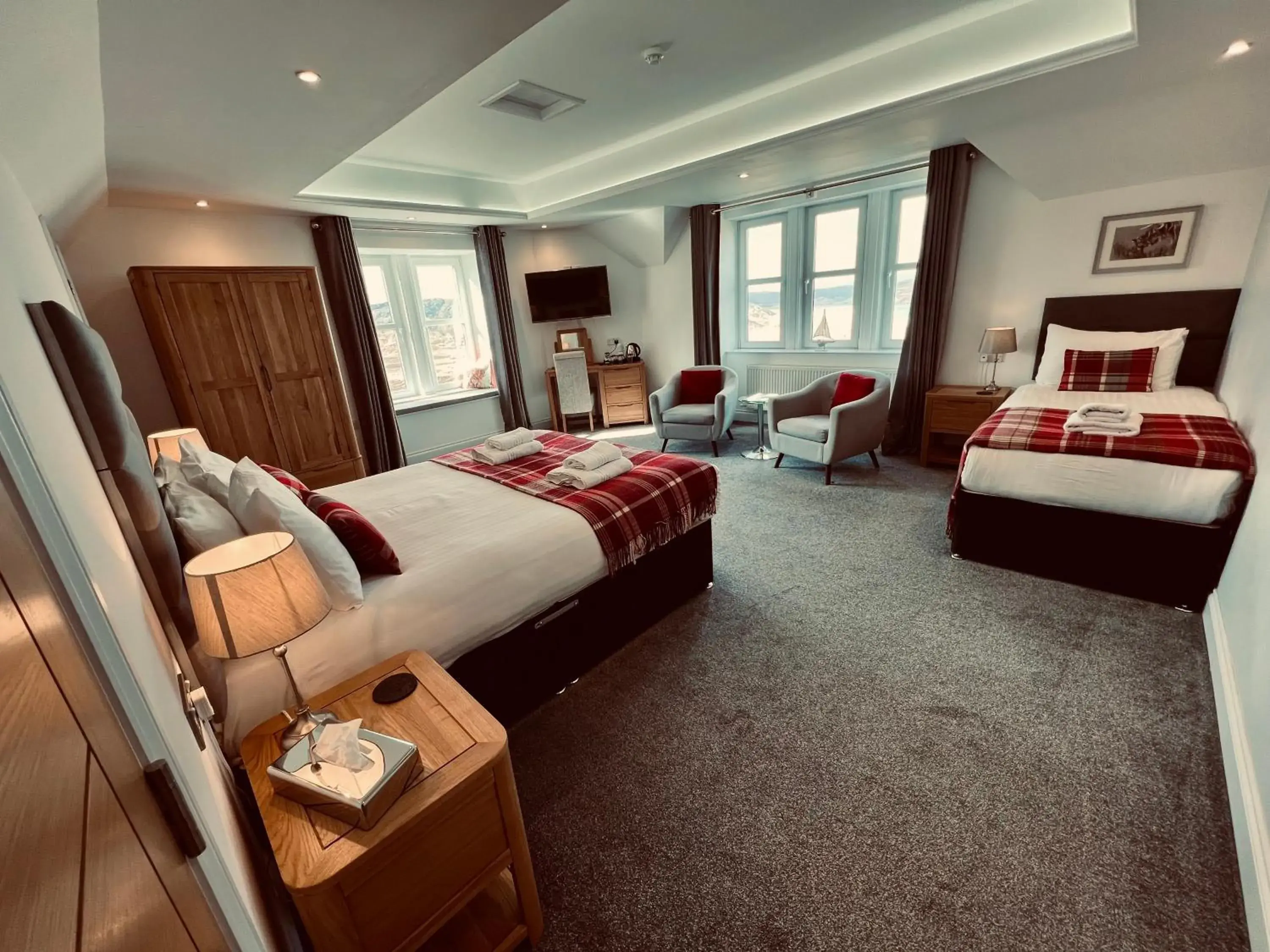 Family Room with Private Bathroom and Sea View in Bettyhill Hotel Family Room with Private Bathroom and Sea View in Bettyhill Hotel