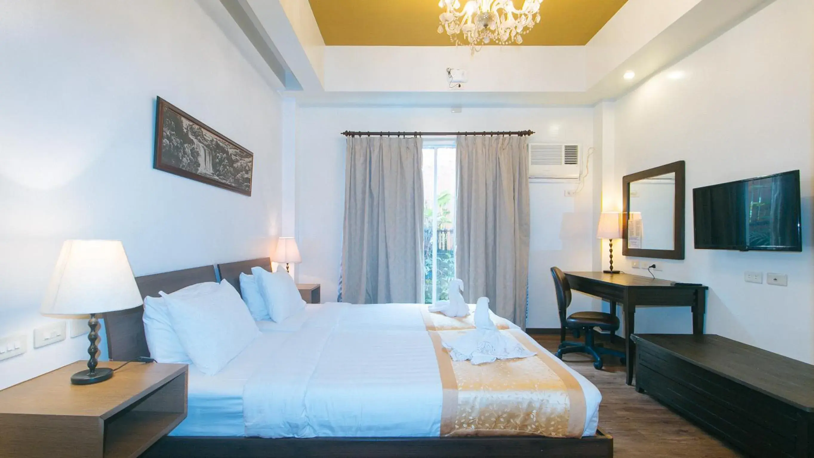 Deluxe Twin Room in RedDoorz Premium at Anisabel Suites Davao City Deluxe Twin Room in RedDoorz Premium at Anisabel Suites Davao City