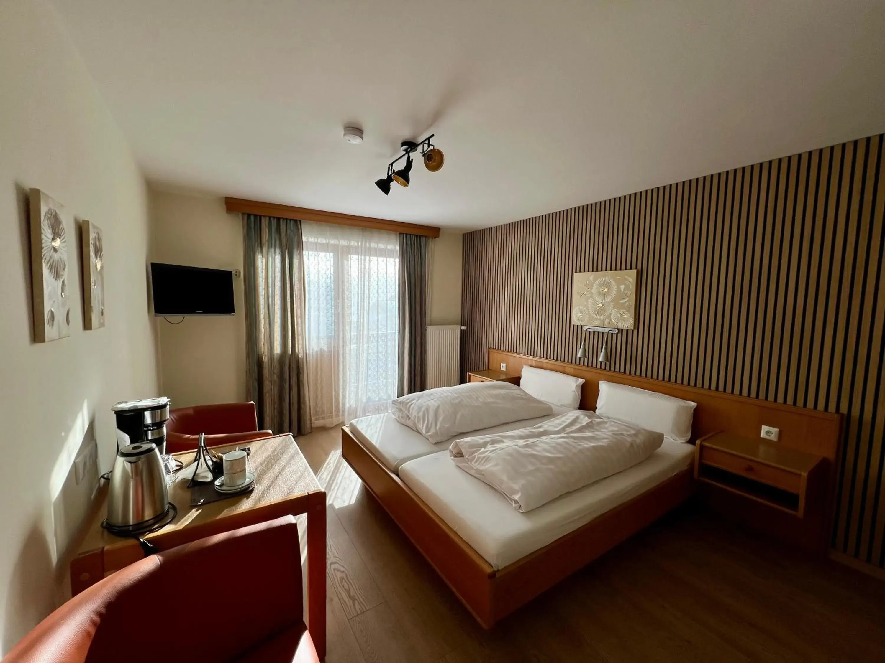 Double Room with Balcony in Aparthotel Hochfeld Double Room with Balcony in Aparthotel Hochfeld