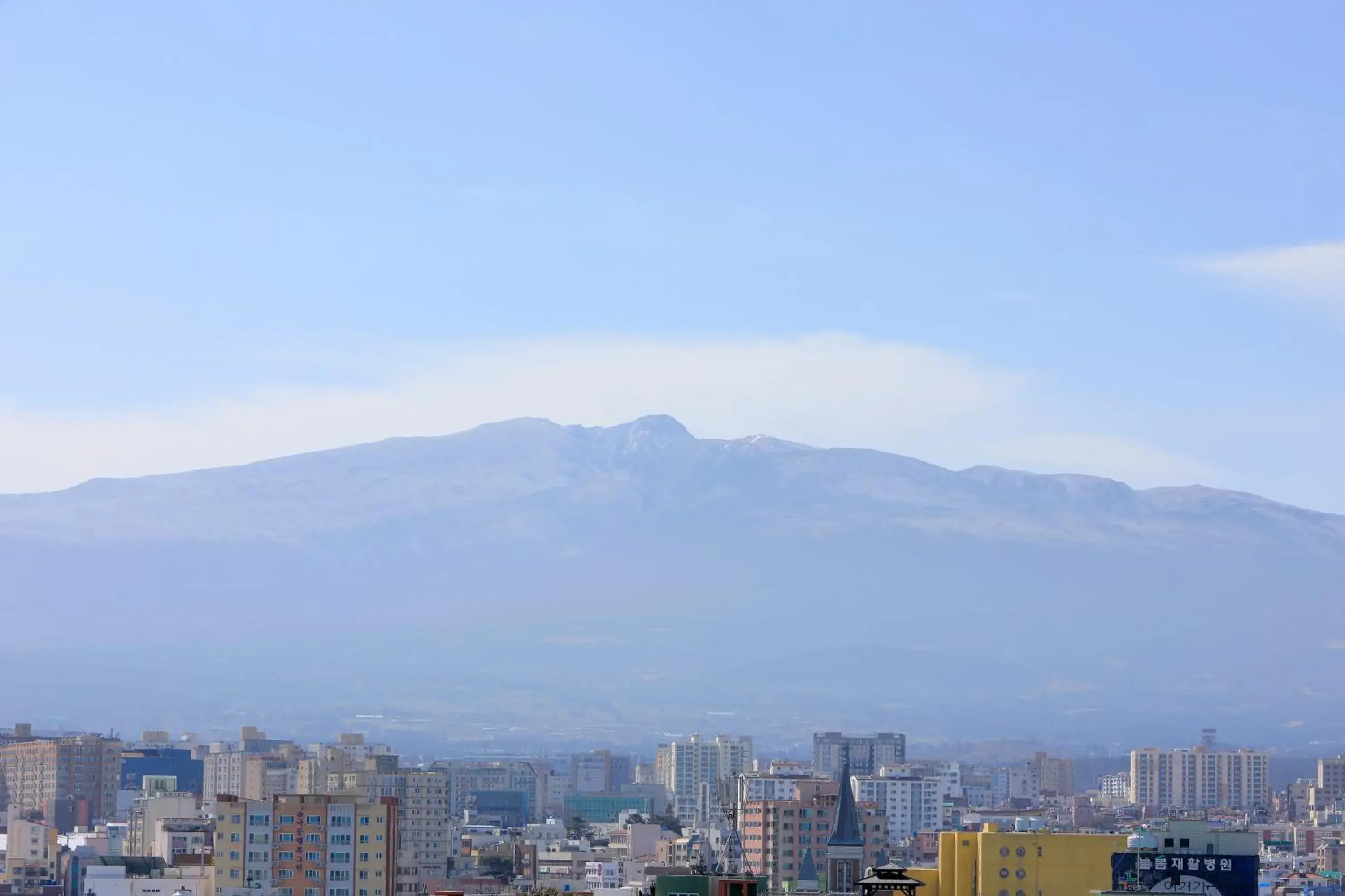 Family Twin Room with Mountain View in Ocean Suites Jeju Hotel Family Twin Room with Mountain View in Ocean Suites Jeju Hotel