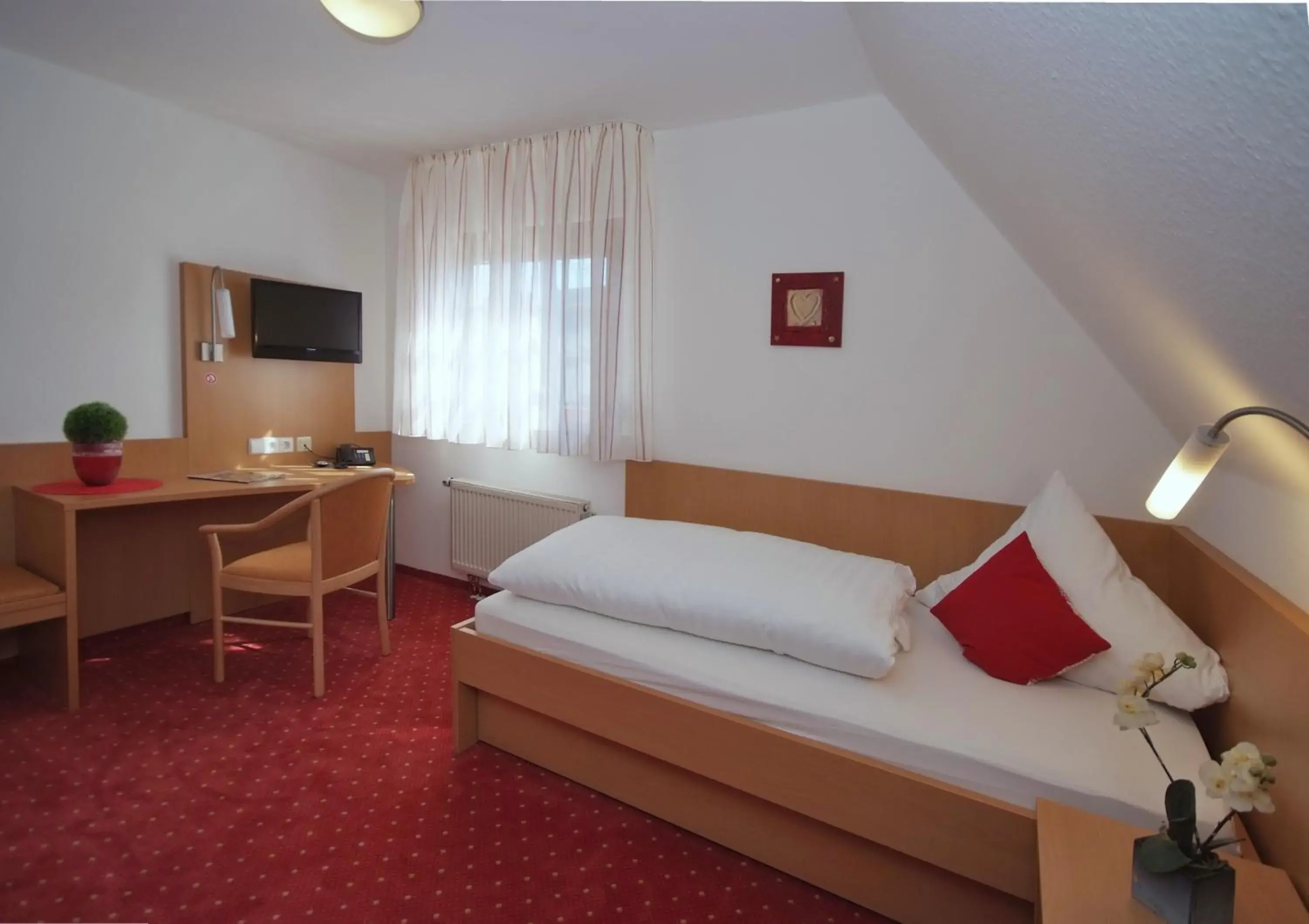 Single Room - single occupancy in Löwen Hotel & Restaurant Single Room - single occupancy in Löwen Hotel & Restaurant