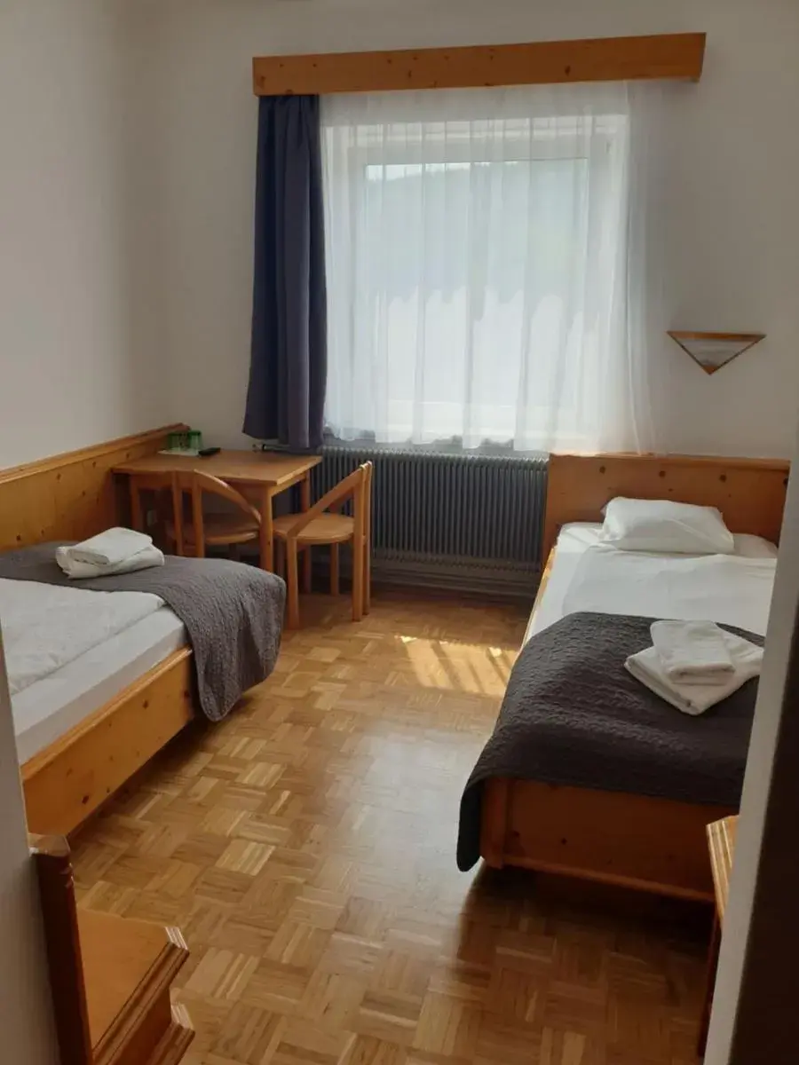 Small Double Room in Neuhof Small Double Room in Neuhof