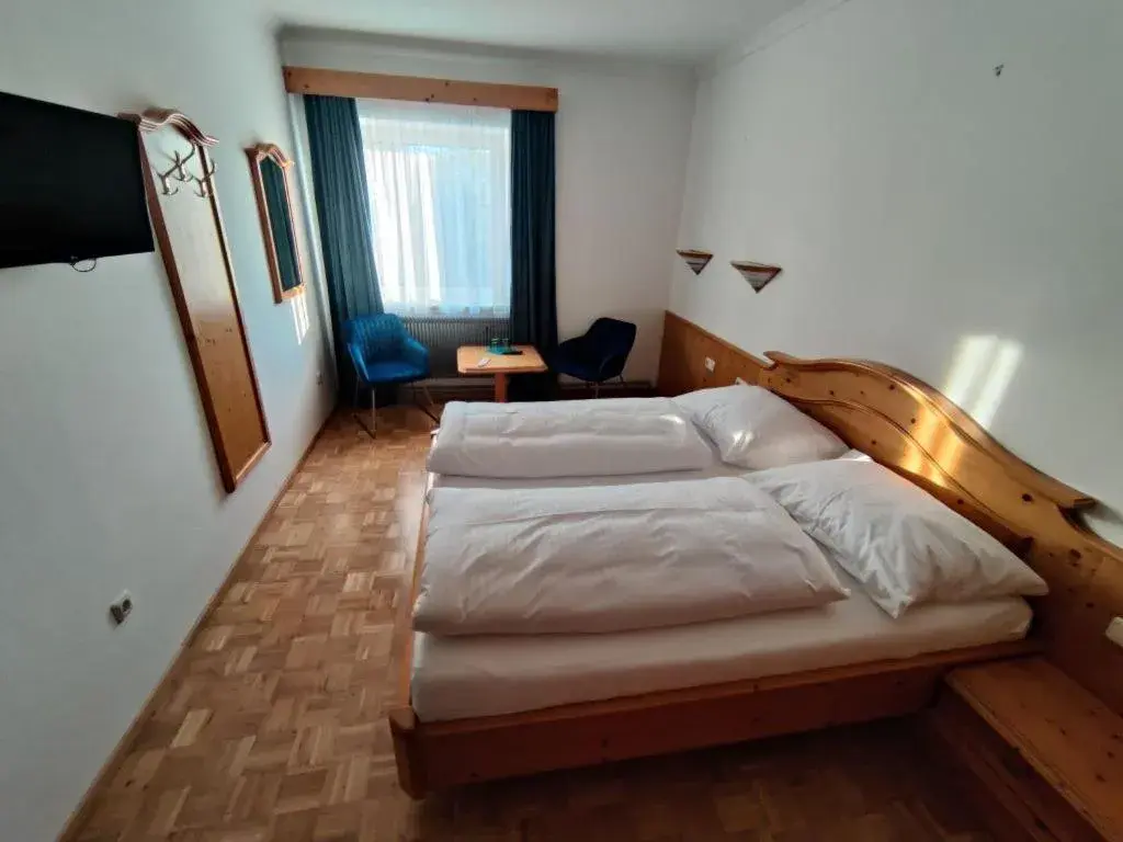 Large Double Room in Neuhof Large Double Room in Neuhof