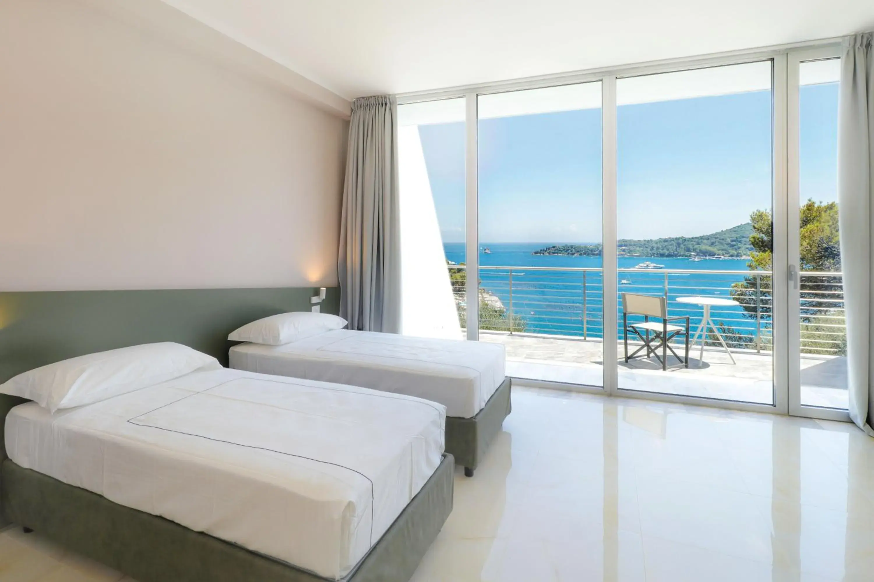 Deluxe Double Room with Balcony and Sea View in Cristallo Park Hotel Deluxe Double Room with Balcony and Sea View in Cristallo Park Hotel