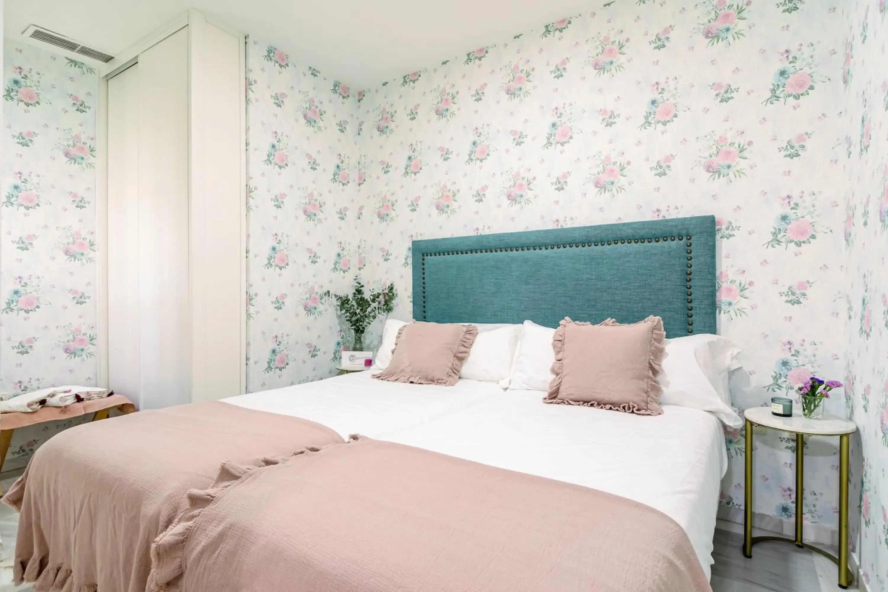 Double or Twin Room in nüa alameda Double or Twin Room in nüa alameda