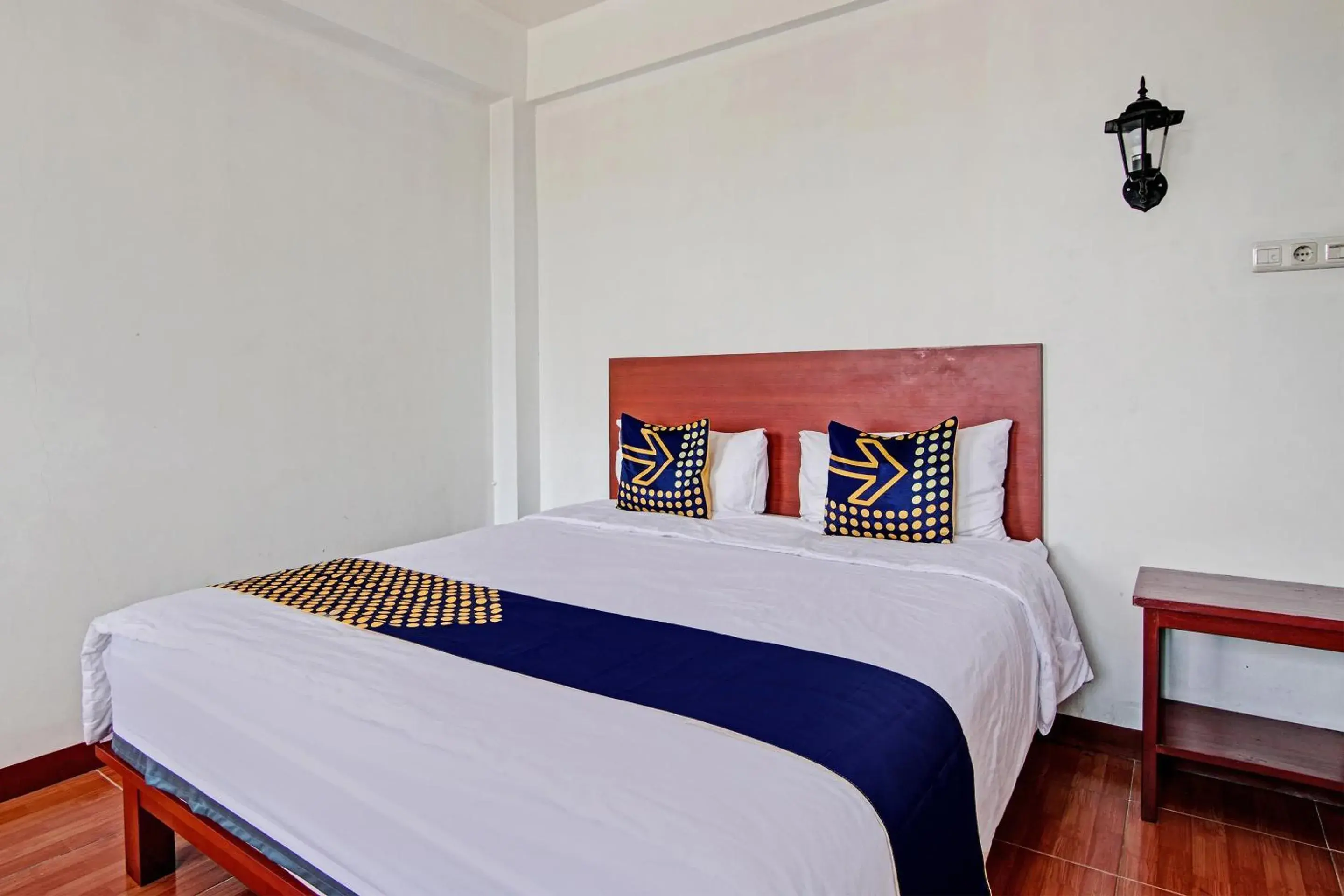 Budget Double Room in Hotel O Pondok Anggrek Syariah Budget Double Room in Hotel O Pondok Anggrek Syariah