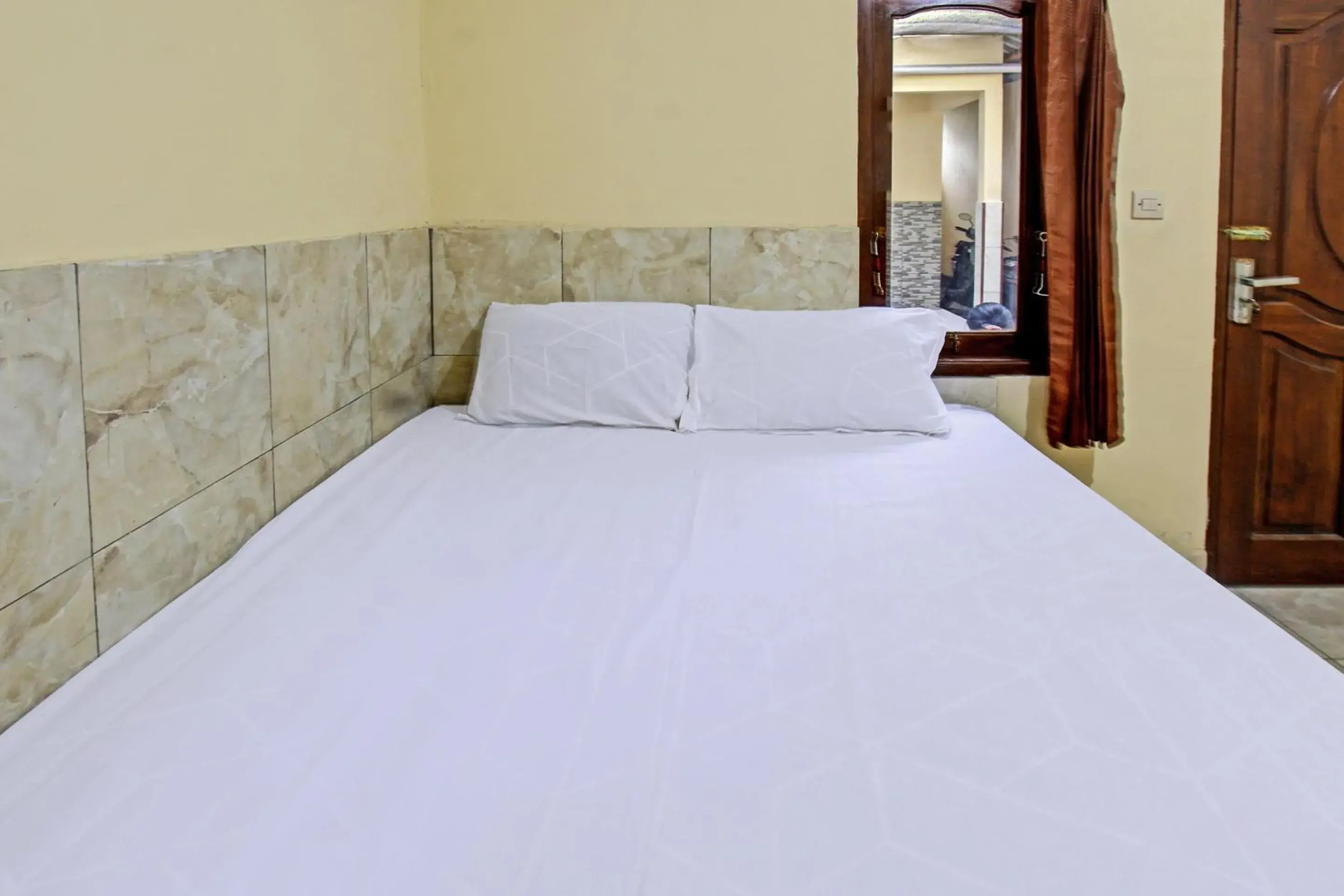 Deluxe Double Room in Hotel O Inn Homestay Deluxe Double Room in Hotel O Inn Homestay