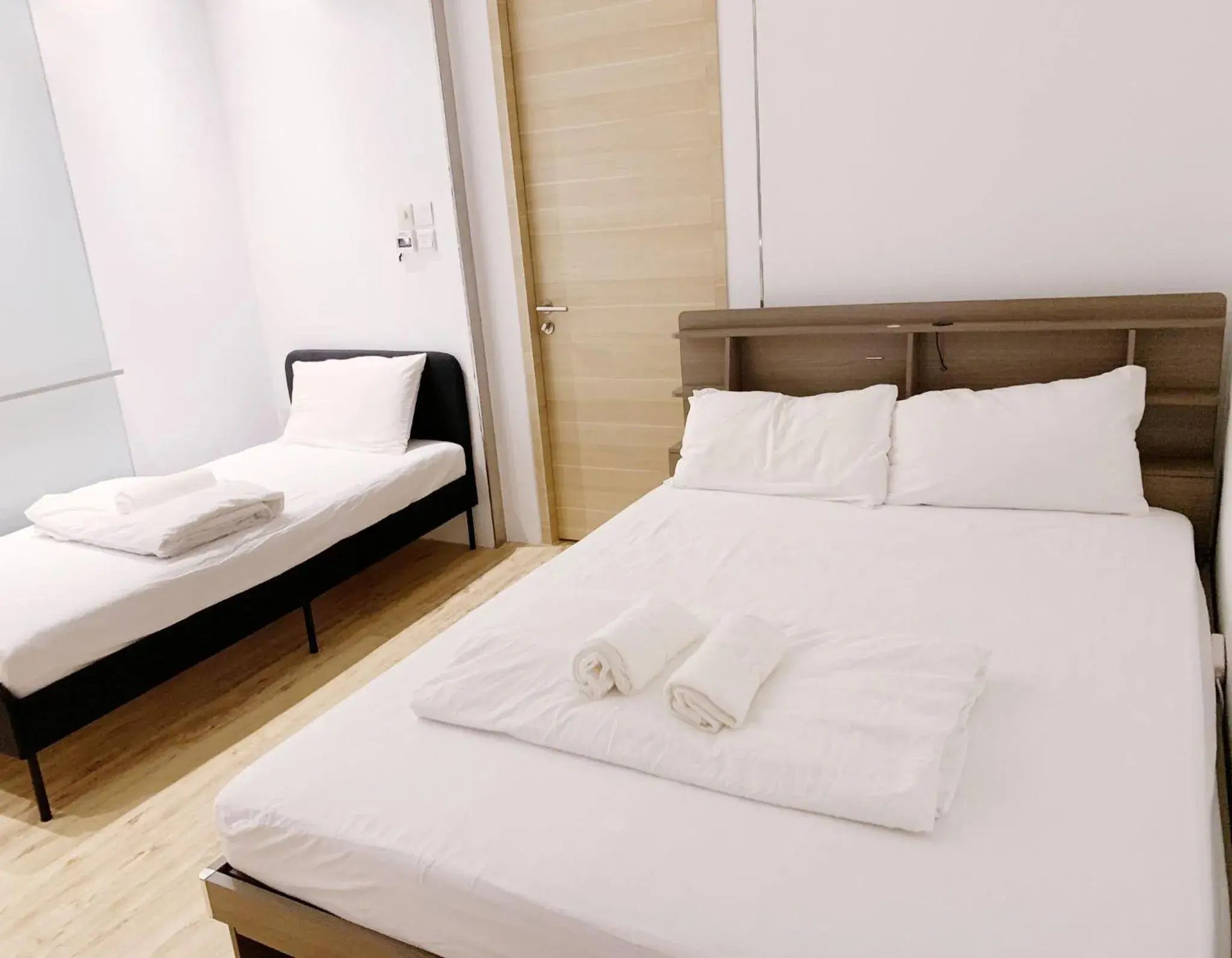 Triple Room with Shared Bathroom in RadZone Hostel Triple Room with Shared Bathroom in RadZone Hostel