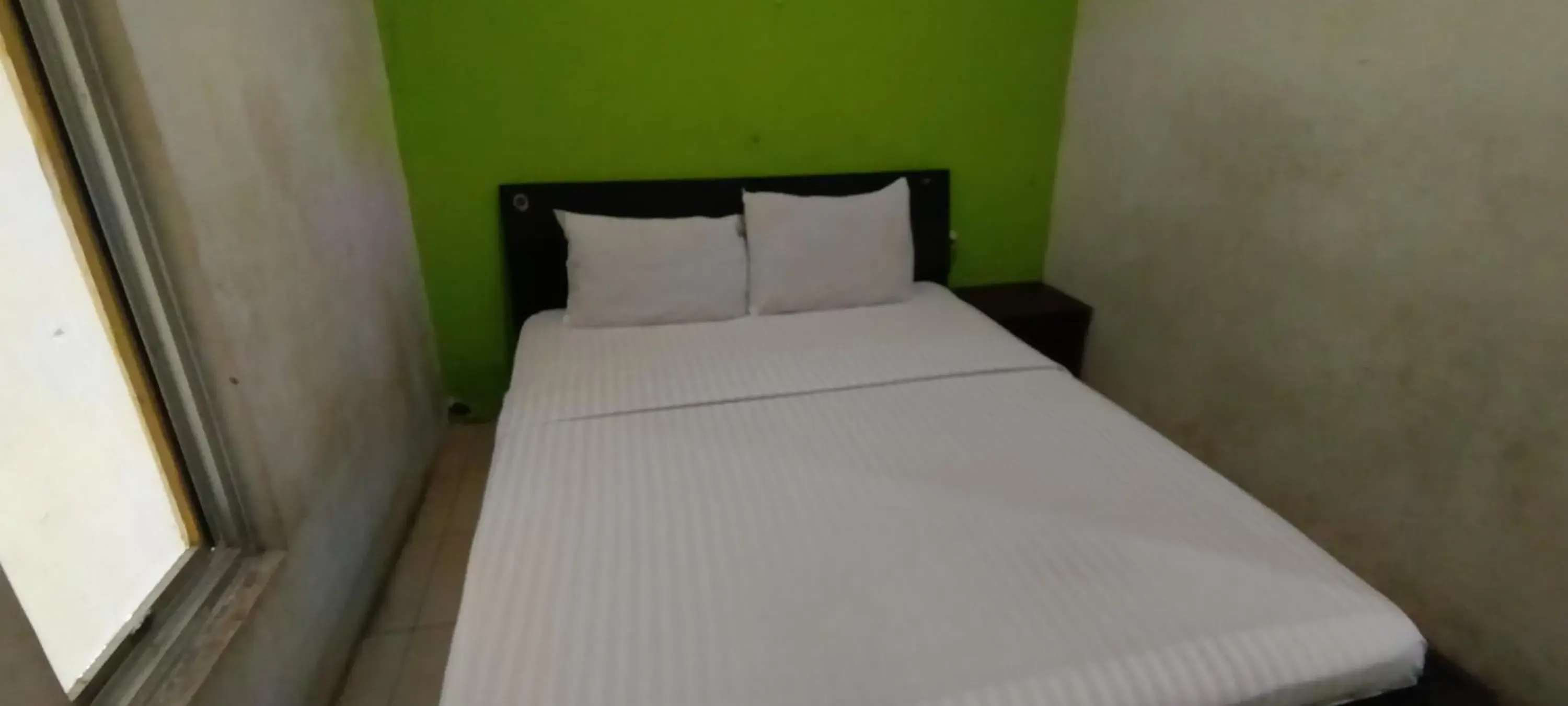Budget Double Room in Hotel O Wisma Parakita Syariah Near RS Faisal Patalasang Budget Double Room in Hotel O Wisma Parakita Syariah Near RS Faisal Patalasang