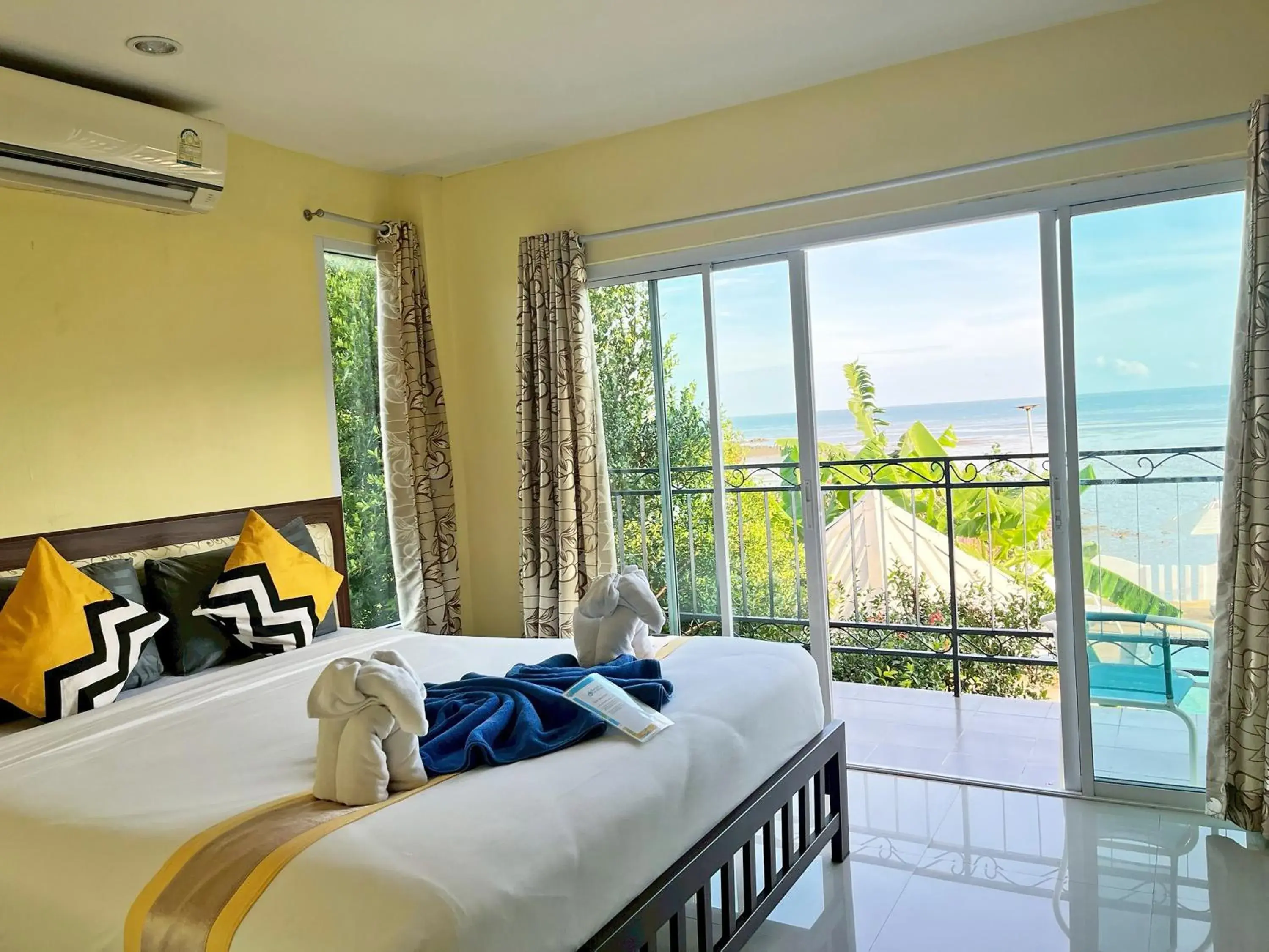 Deluxe Double Room with Balcony and Sea View in Anyavee Chom By The Sea Deluxe Double Room with Balcony and Sea View in Anyavee Chom By The Sea